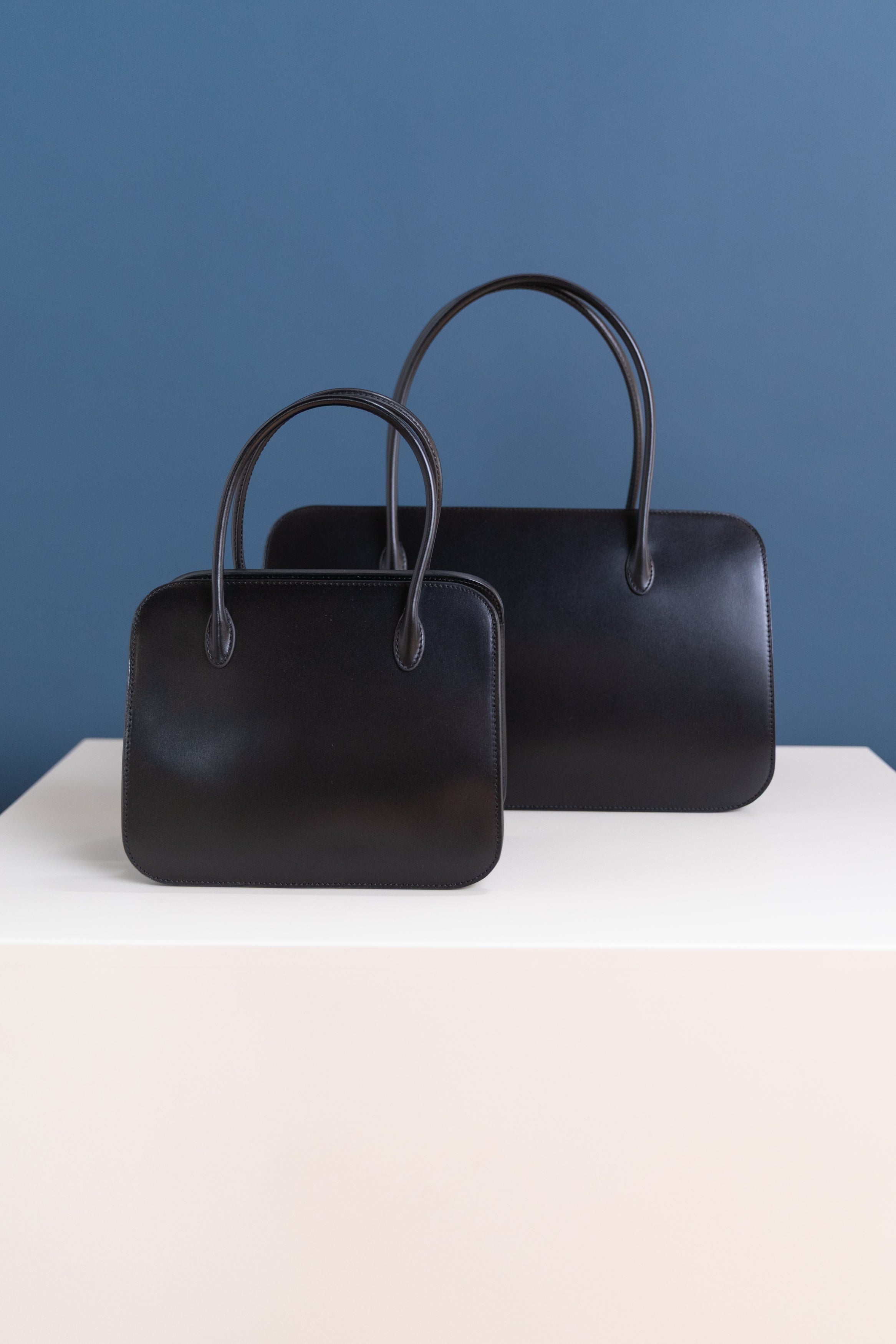 SMALL LEATHER TOTE BAG IN BLACK