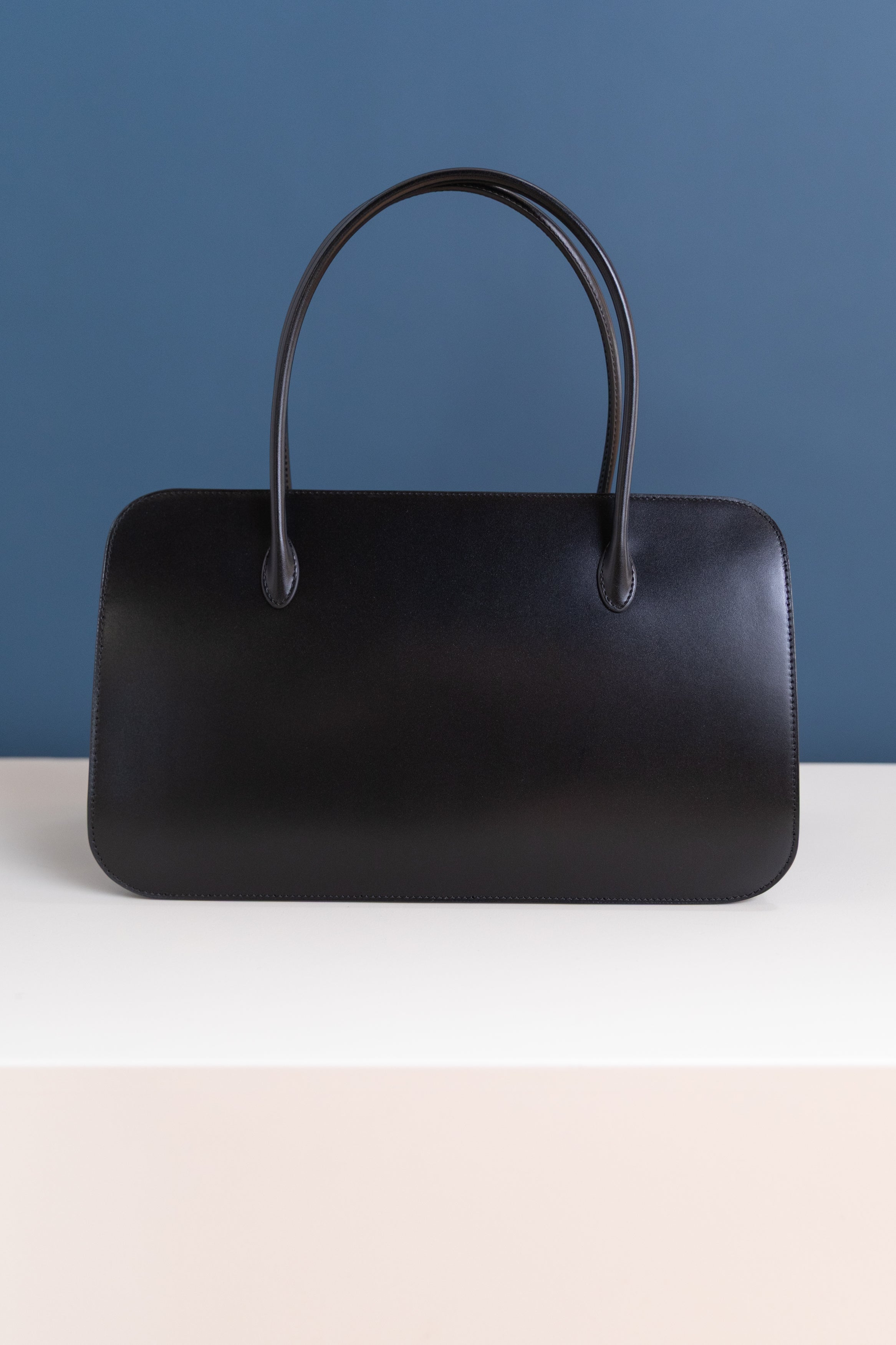 MEDIUM LEATHER TOTE BAG IN BLACK