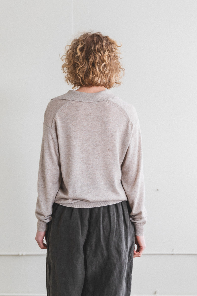 SUPER FINE CASHMERE SILK KNIT SKIPPER POLO IN TOP BEIGE