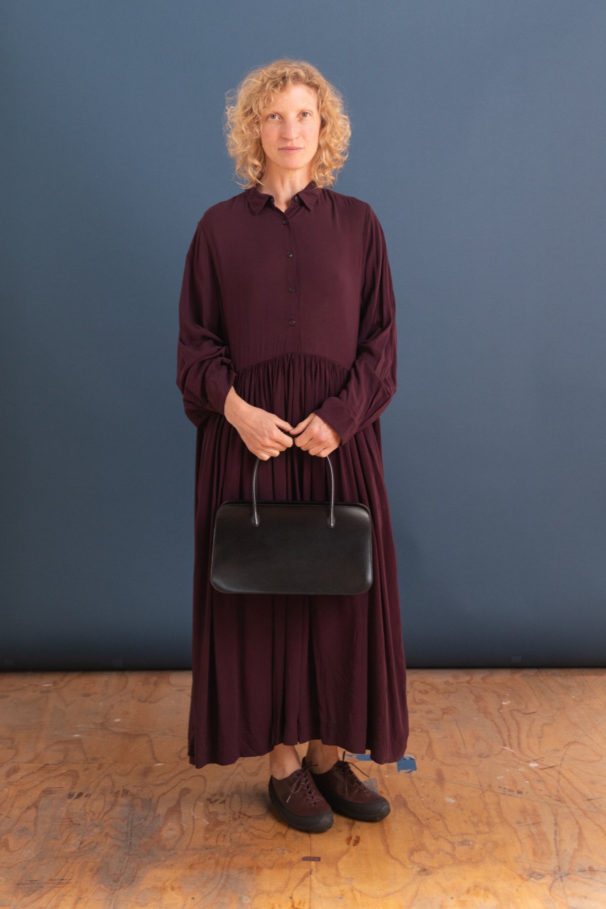MEDIUM LEATHER TOTE BAG IN BLACK