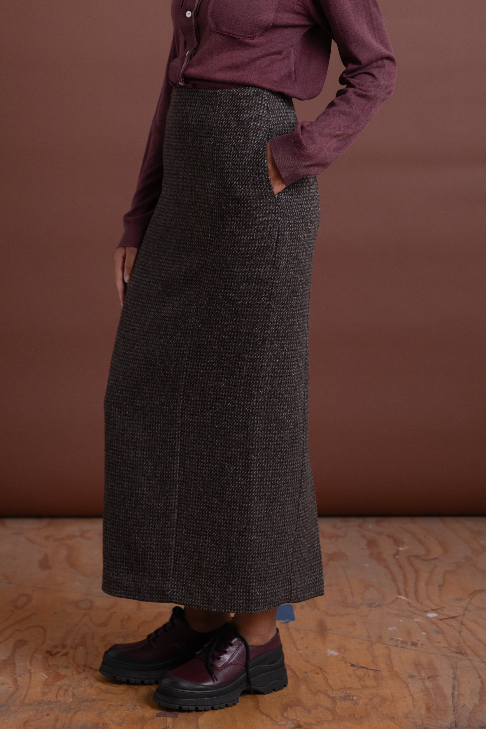 ALPACA WOOL SILK TWEED PENCIL SKIRT IN GRAY BROWN HAIRLINE WOOL