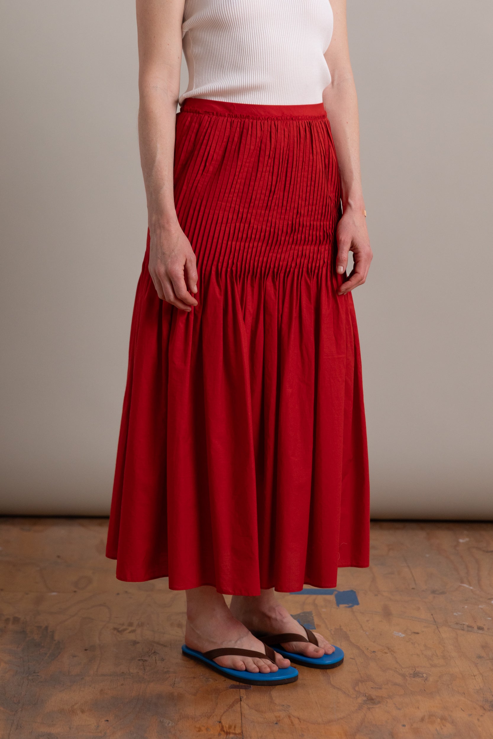 SUPER FINE COTTON LAWN PIN-TUCK SKIRT IN RED