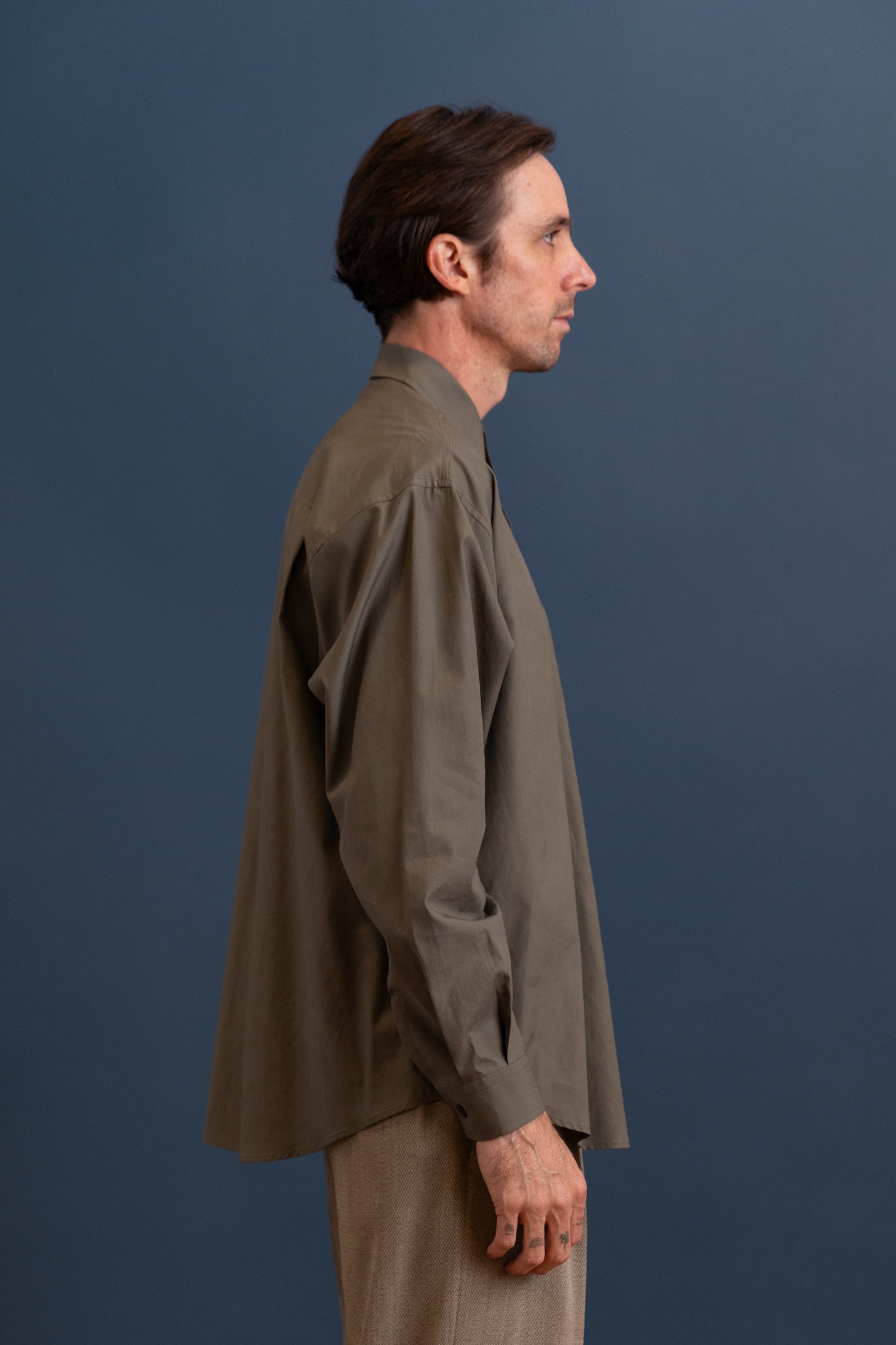 WASHED FINX TWILL BIG SHIRT IN DARK OLIVE