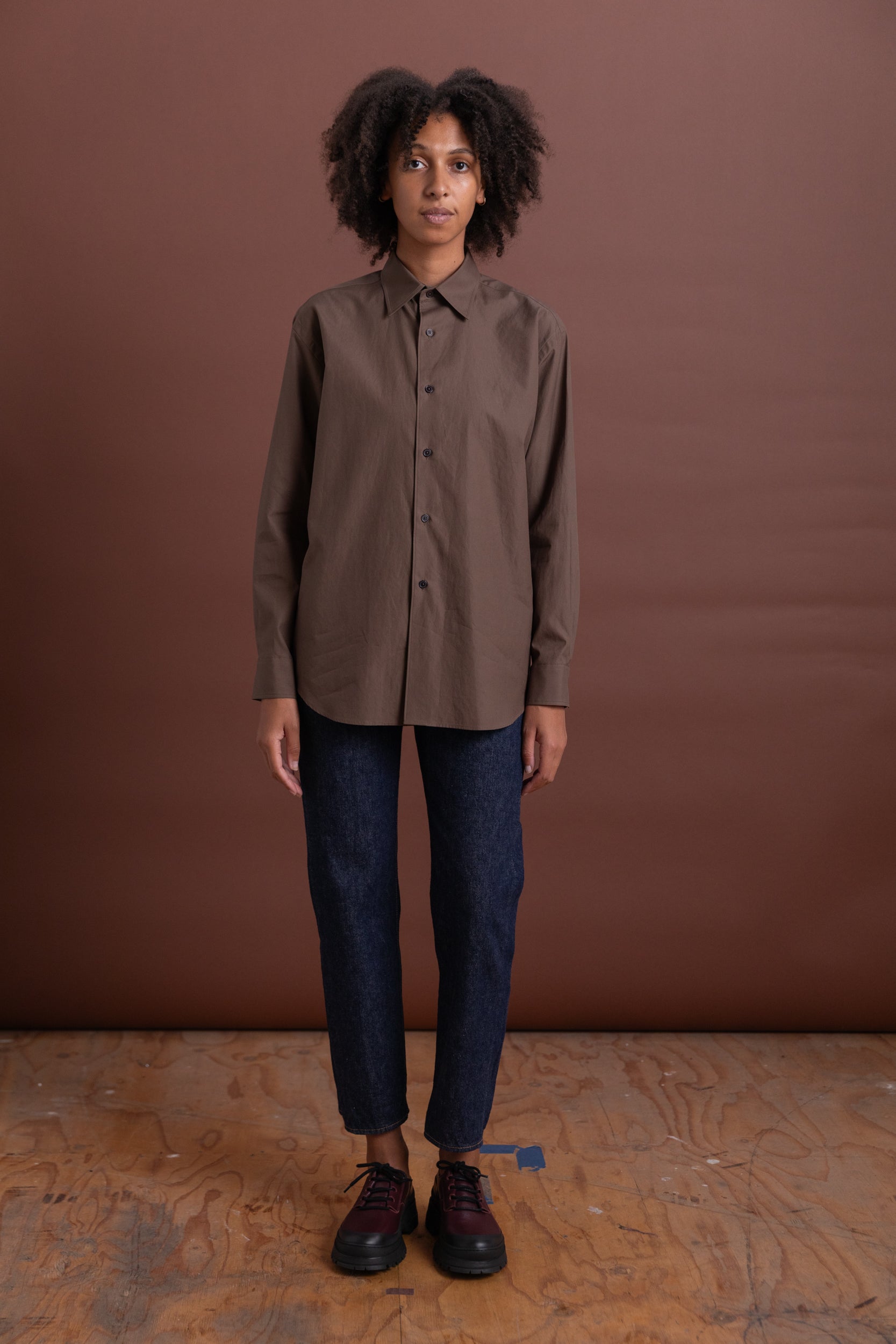 WASHED FINX TWILL SHIRT IN BROWN