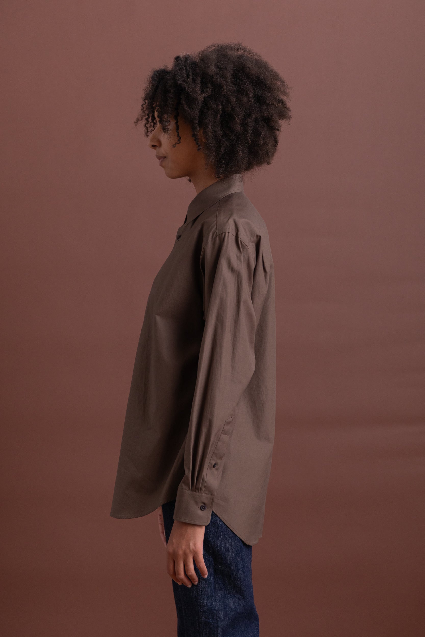WASHED FINX TWILL SHIRT IN BROWN