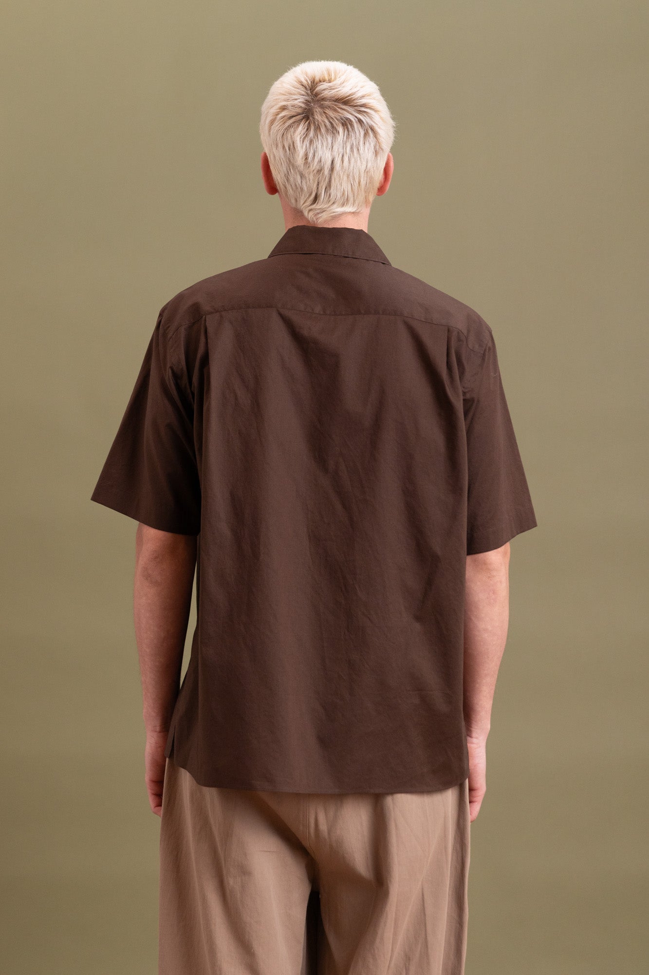 WASHED FINX TYPEWRITER OPEN COLLAR SHIRT IN DARK BROWN