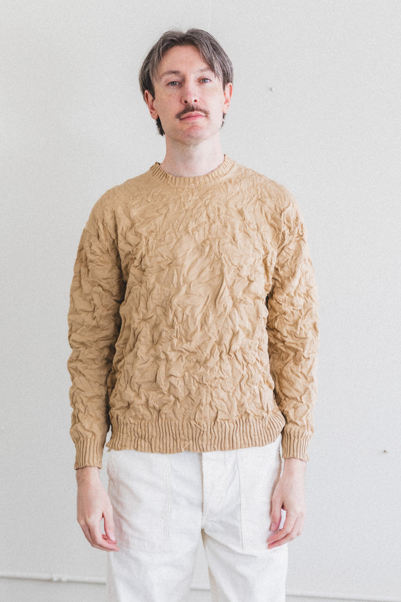 WRINKLED DRY COTTON KNIT PULLOVER IN BEIGE