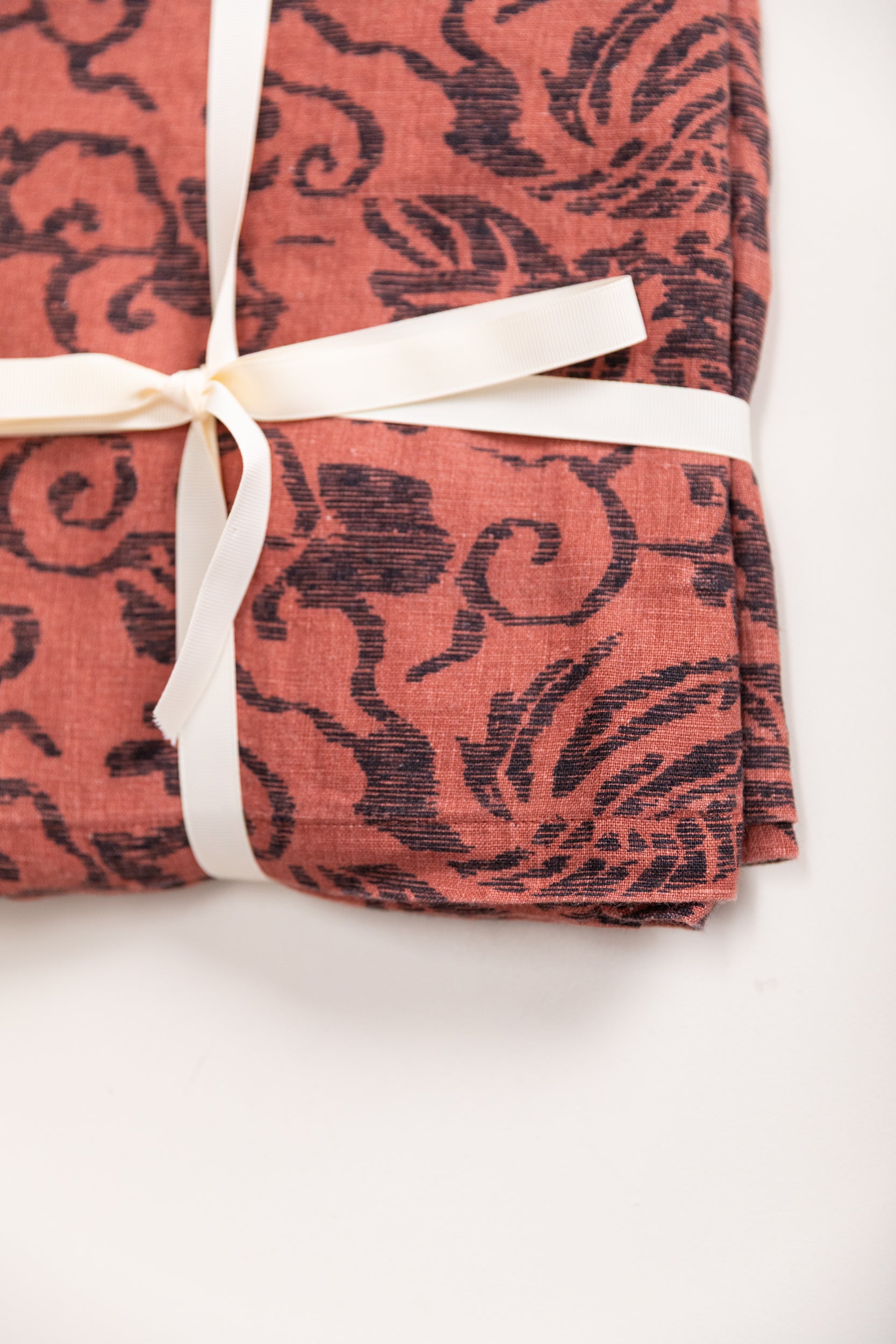 MARIANNE MEDIUM RECTANGLE TABLECLOTH