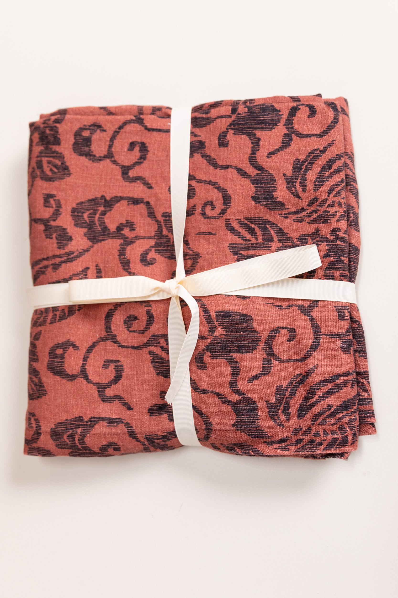 MARIANNE MEDIUM RECTANGLE TABLECLOTH