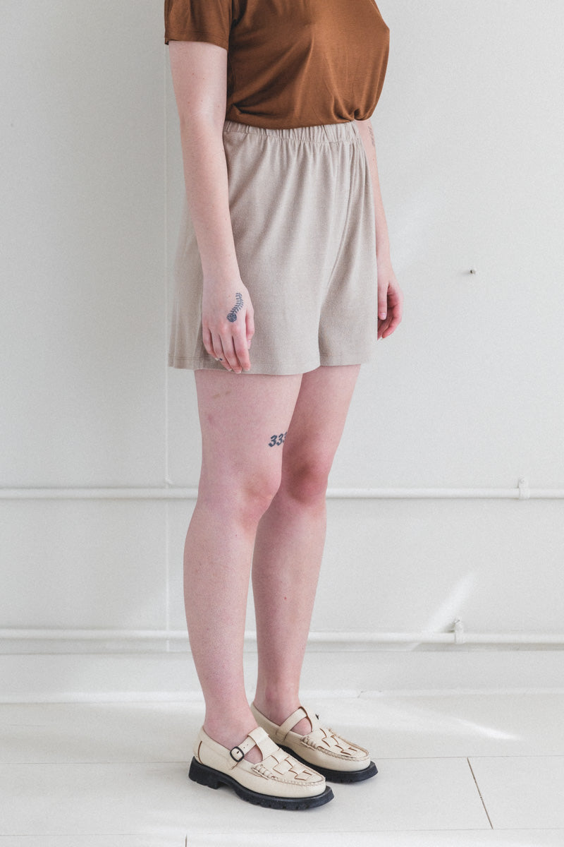 DOMOND SHORTS IN ACACIA BROWN WILD SILK