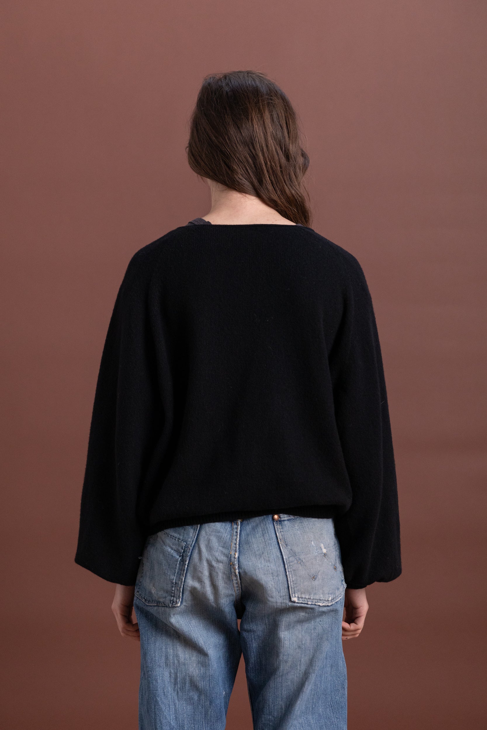 SOAR VNECK IN BLACK RECYCLED CASHMERE