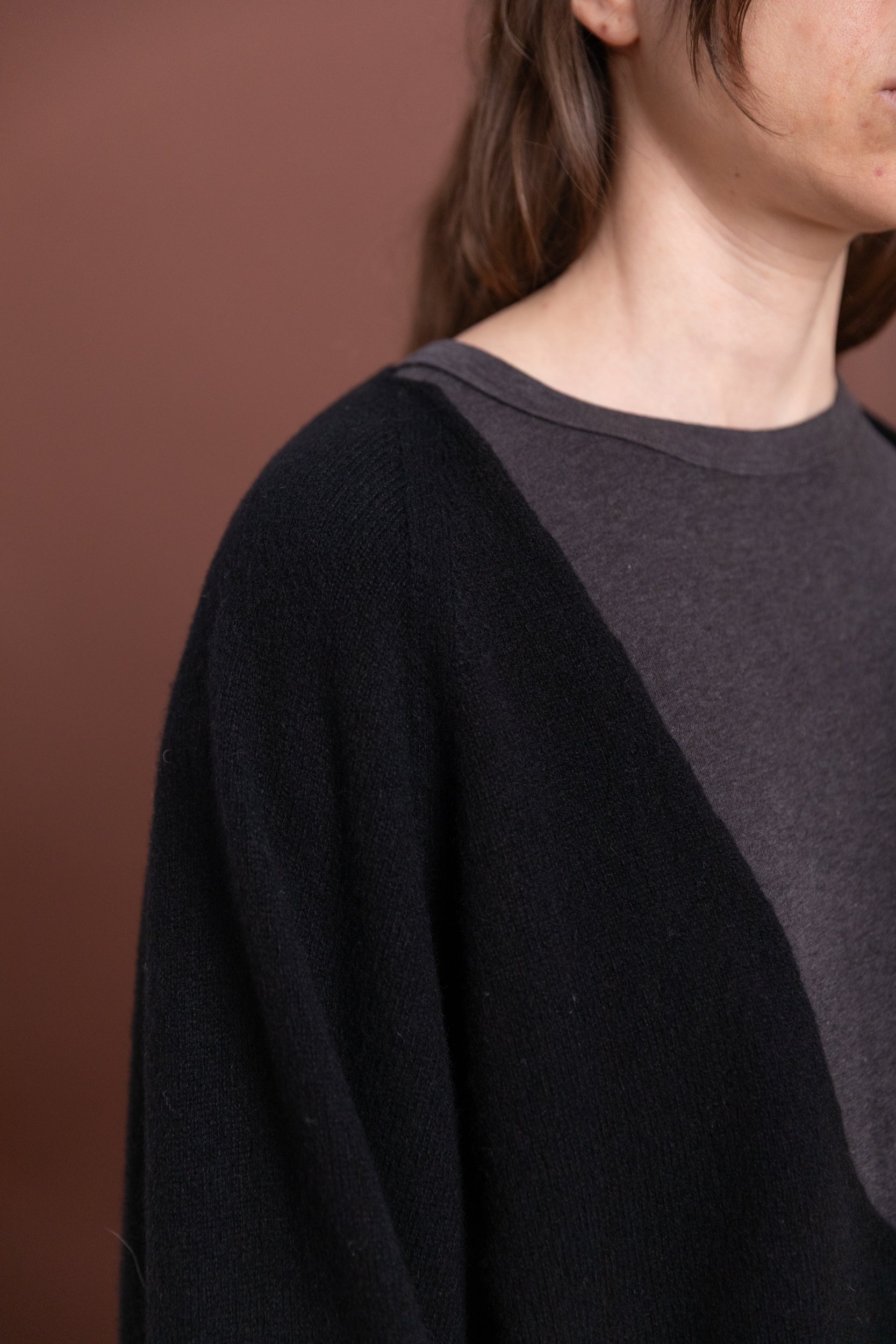 SOAR VNECK IN BLACK RECYCLED CASHMERE