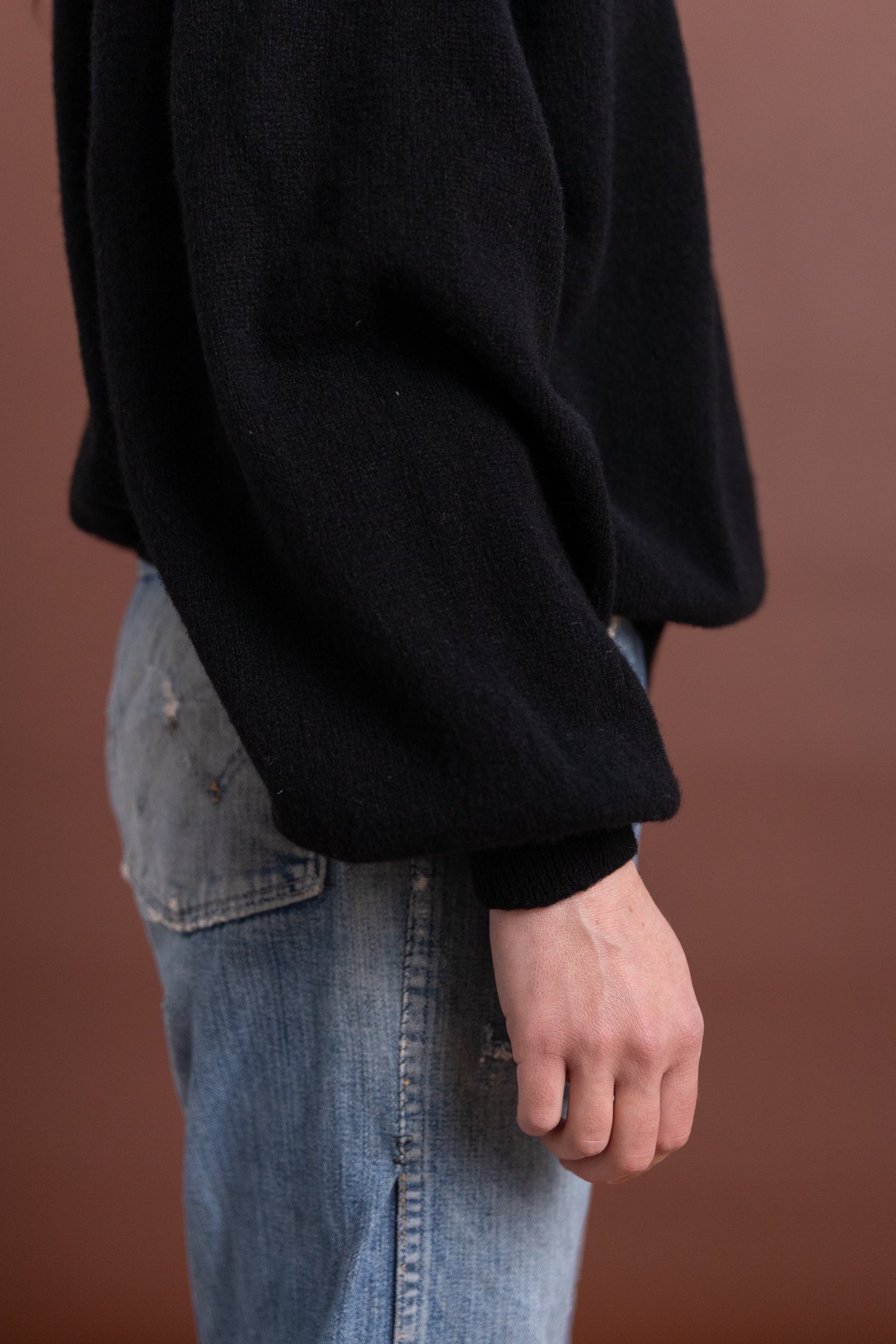 SOAR VNECK IN BLACK RECYCLED CASHMERE