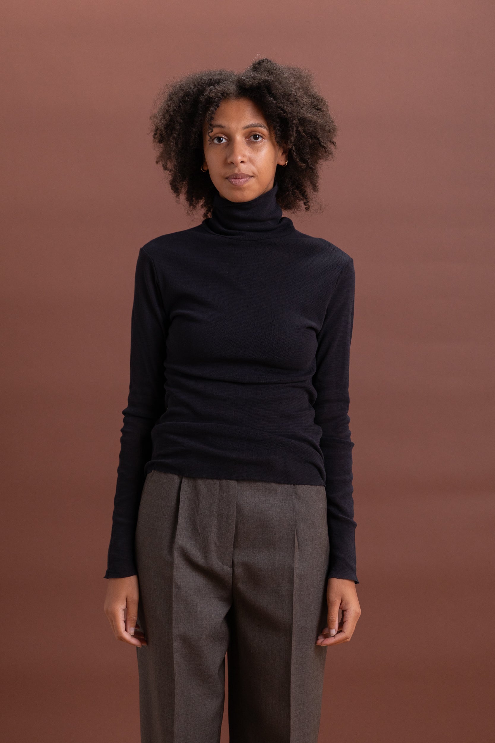 DOUBLE MESH TURTLENECK IN BLACK