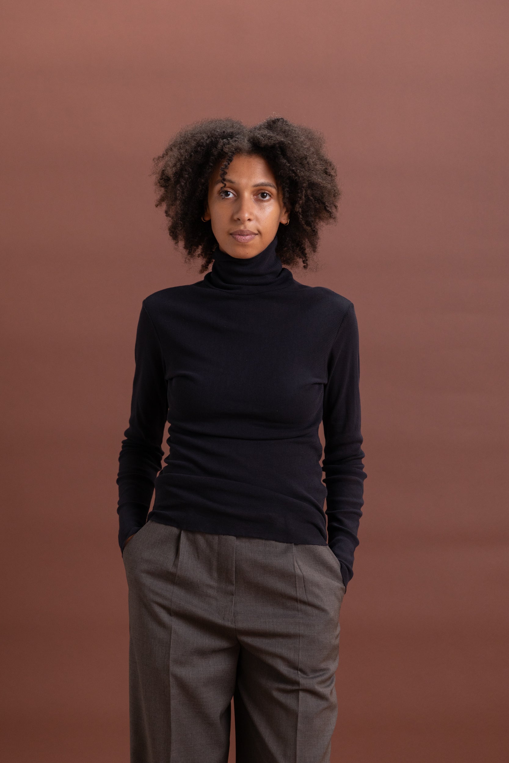 DOUBLE MESH TURTLENECK IN BLACK