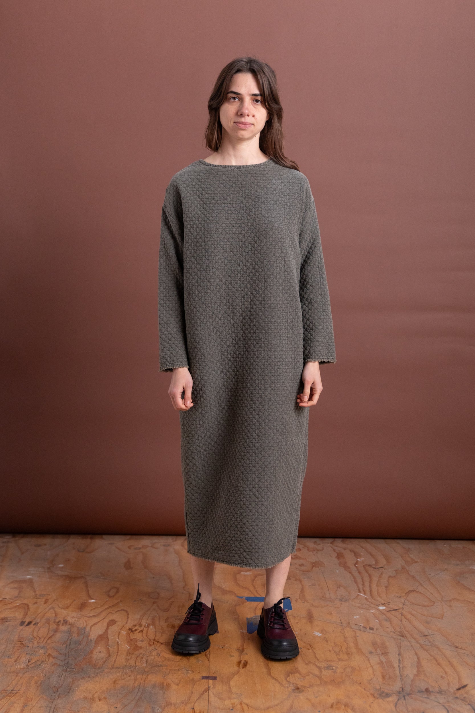 DIAMOND QUILTED DRESS IN SLATE