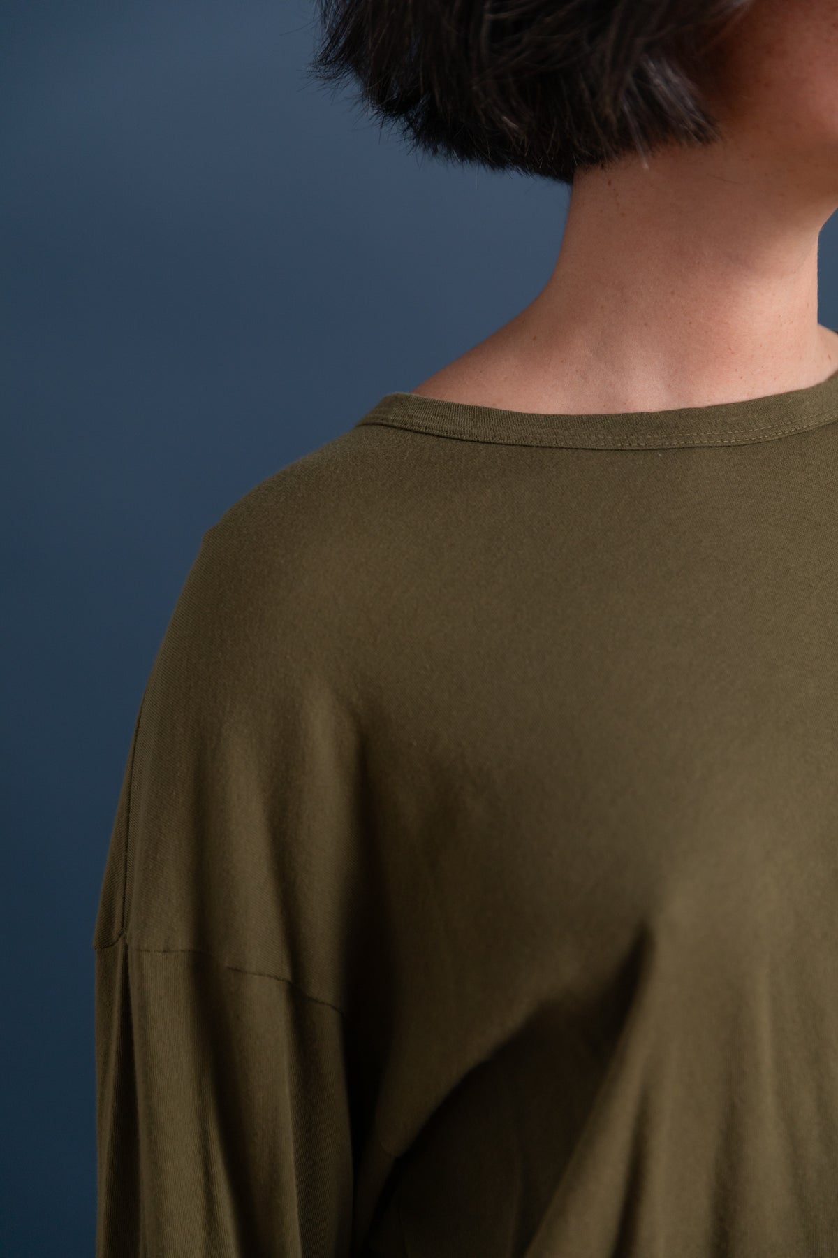 LOOSE FIT LONG SLEEVE IN ARMY