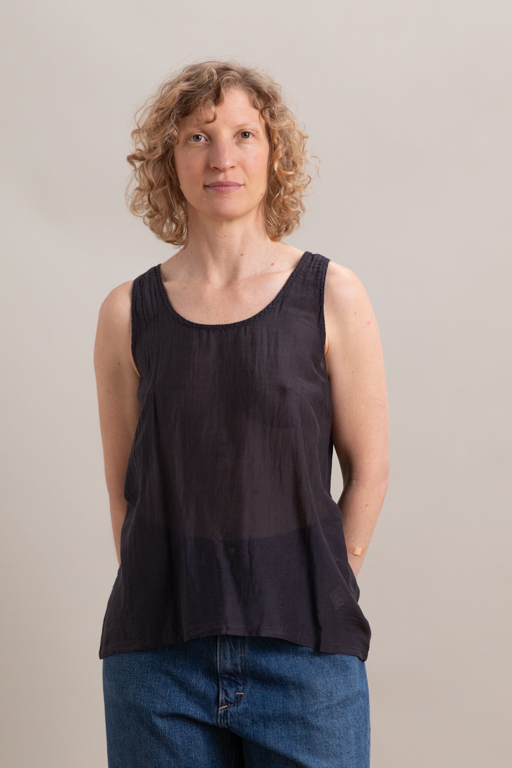 LOOSE TANK TOP IN FADED BLACK