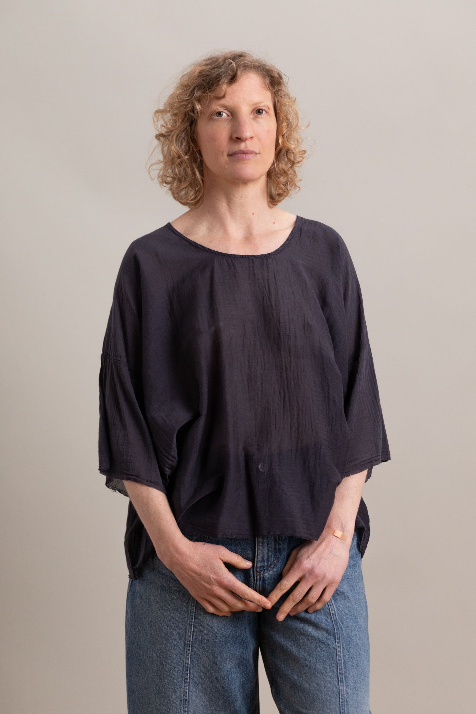 OVERSIZED TOP IN FADED BLACK