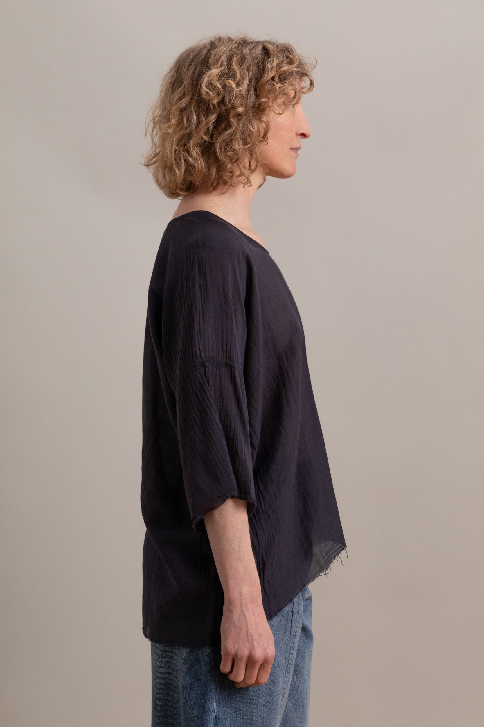 OVERSIZED TOP IN FADED BLACK