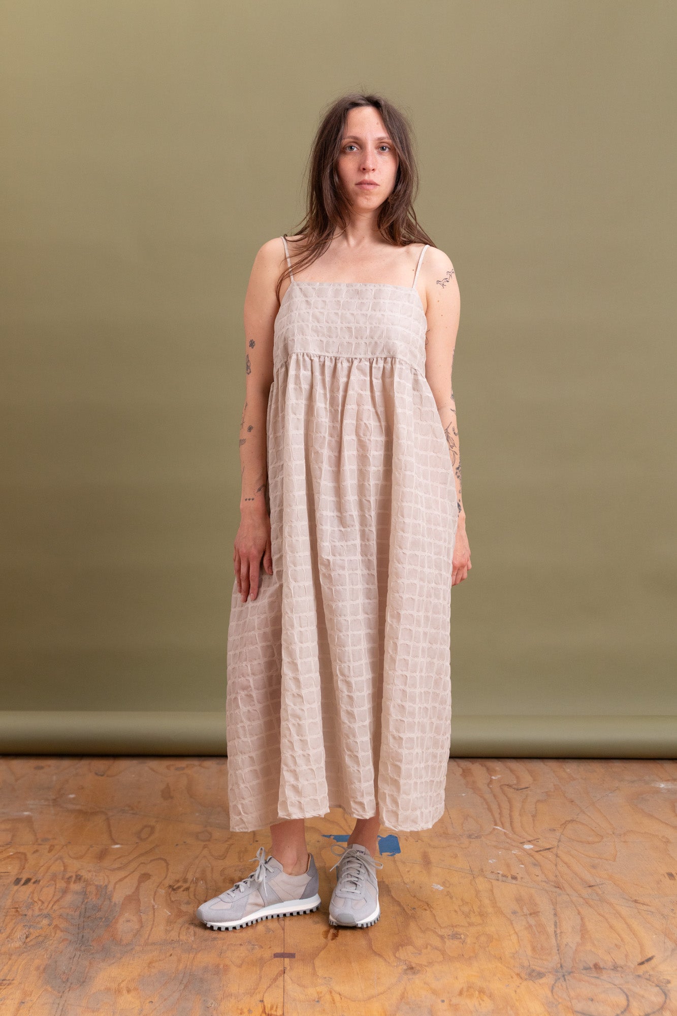 RIPPLE FINISH STRAP DRESS IN BEIGE