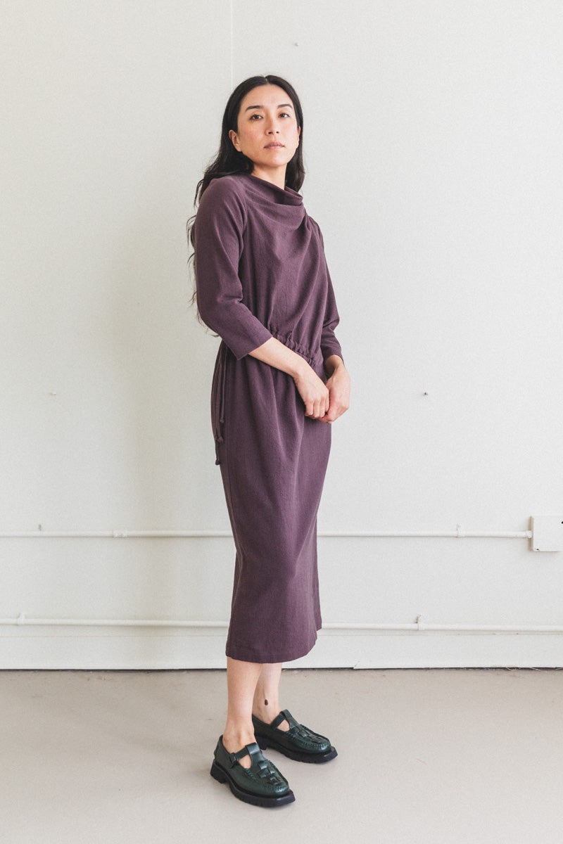 RUCHED DRESS IN PLUM