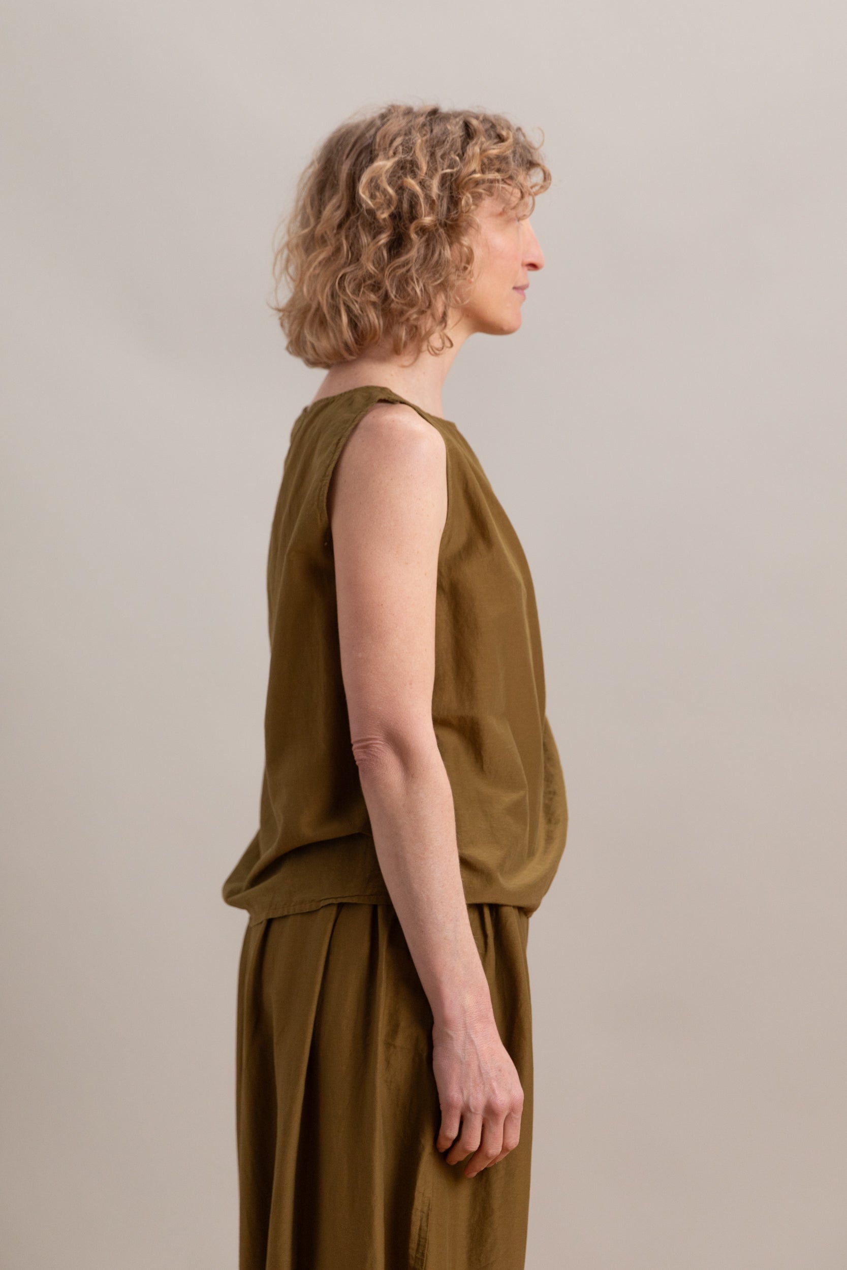 TWISTED TANK TOP IN DARK OLIVE