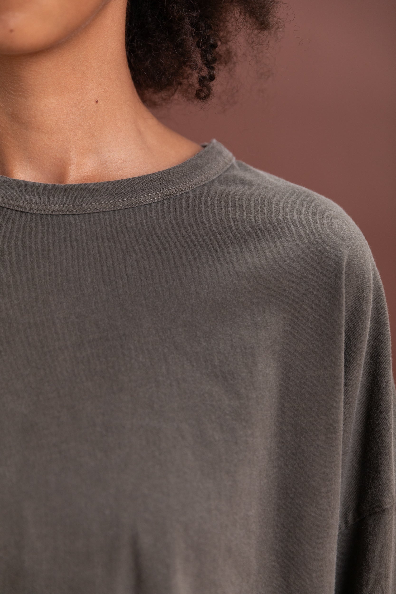 WIDE LONG SLEEVE TEE IN SLATE
