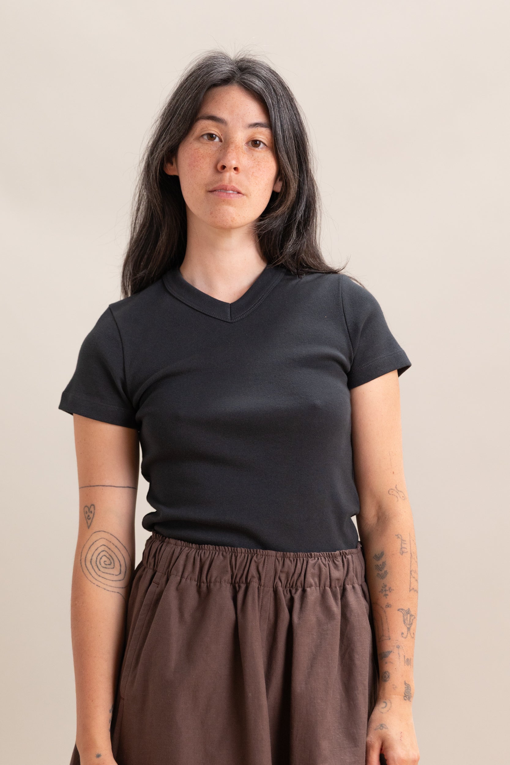 COSMOS MINI V-NECK T-SHIRT IN SHALE FINE RIB JERSEY