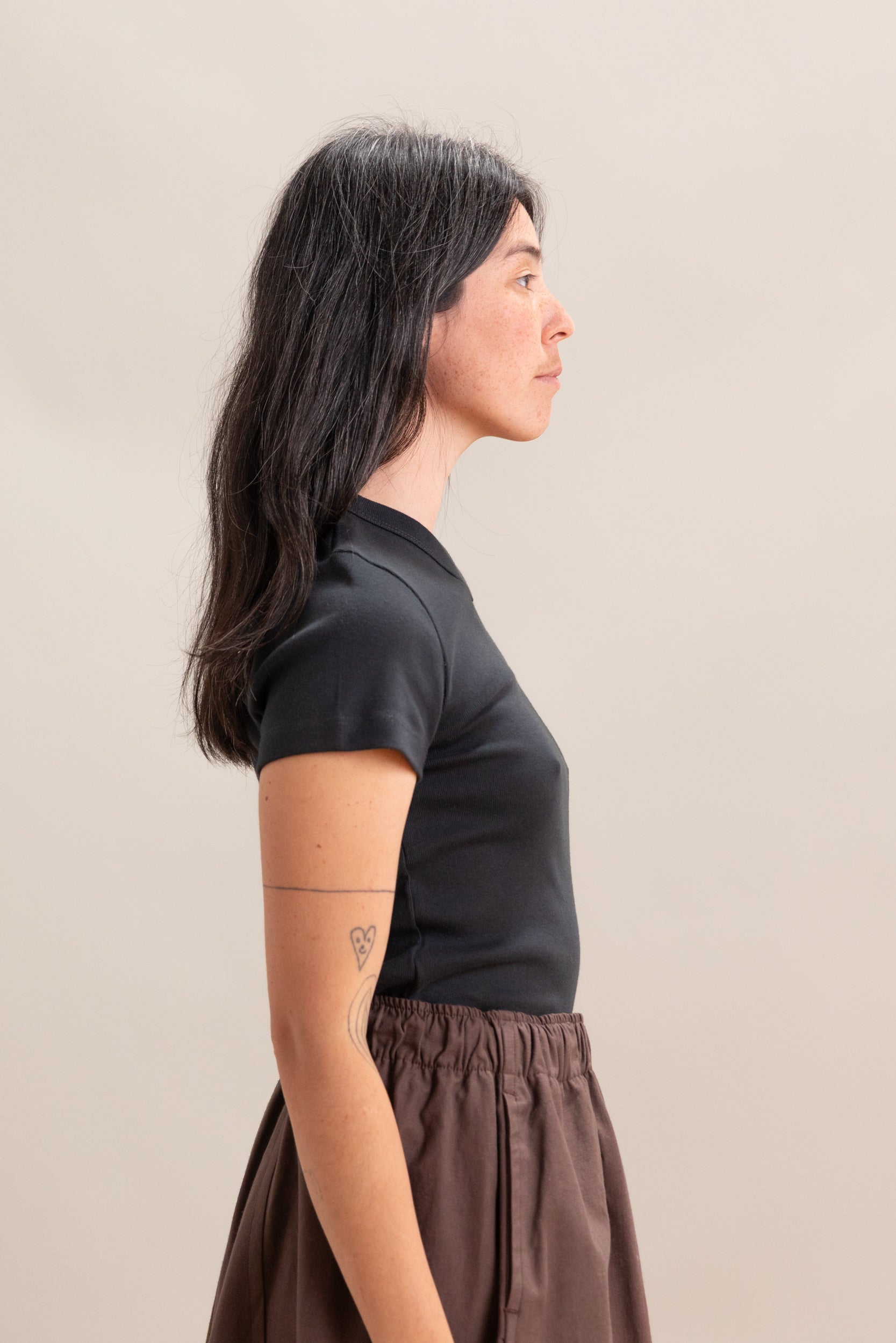 COSMOS MINI V-NECK T-SHIRT IN SHALE FINE RIB JERSEY