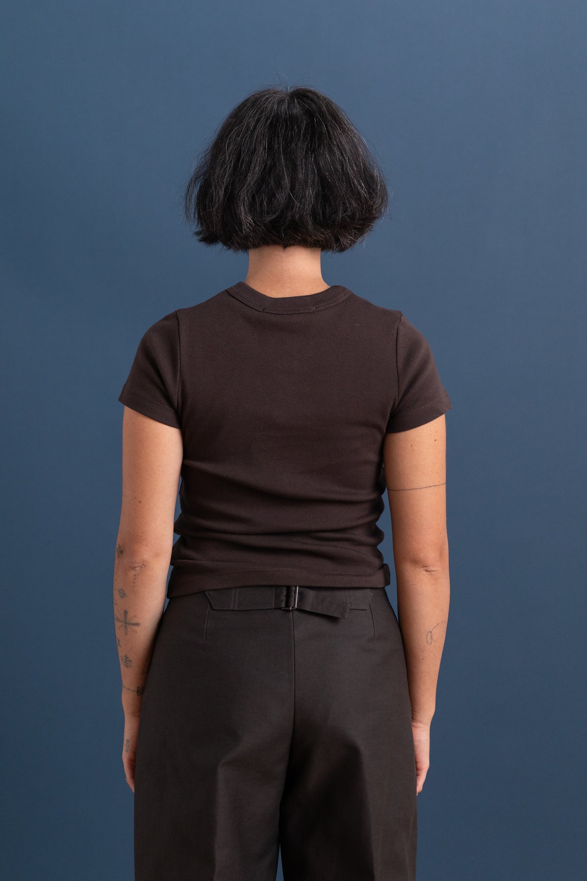 COSMOS MINI V-NECK T-SHIRT IN LOAM FINE RIB JERSEY