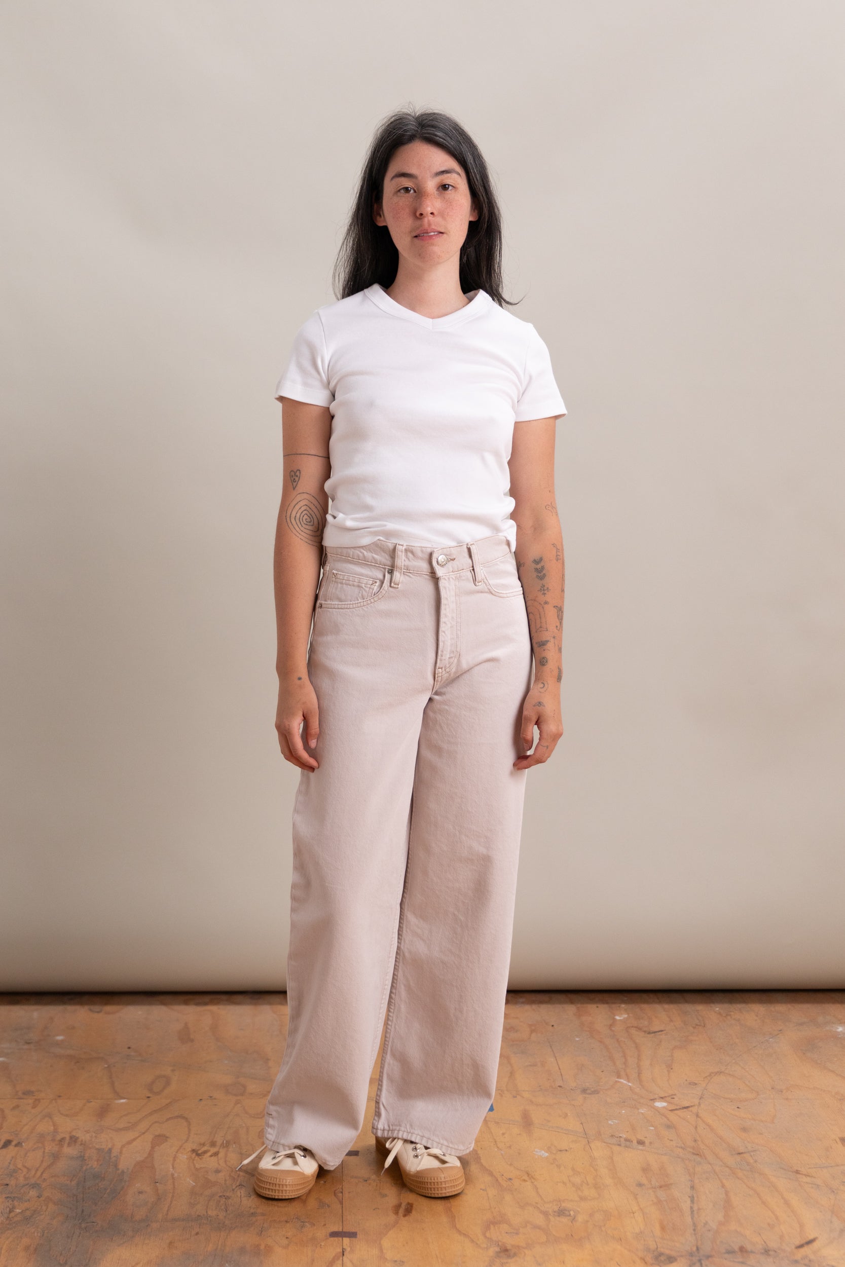 COSMOS MINI V-NECK T-SHIRT IN WHITE FINE RIB JERSEY