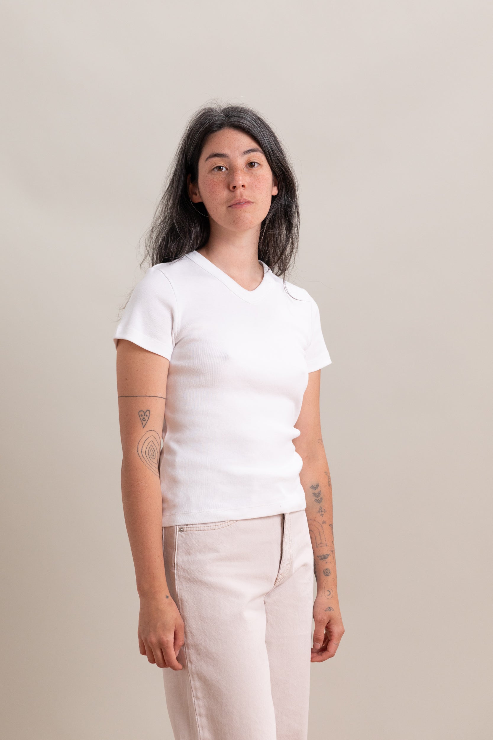 COSMOS MINI V-NECK T-SHIRT IN WHITE FINE RIB JERSEY