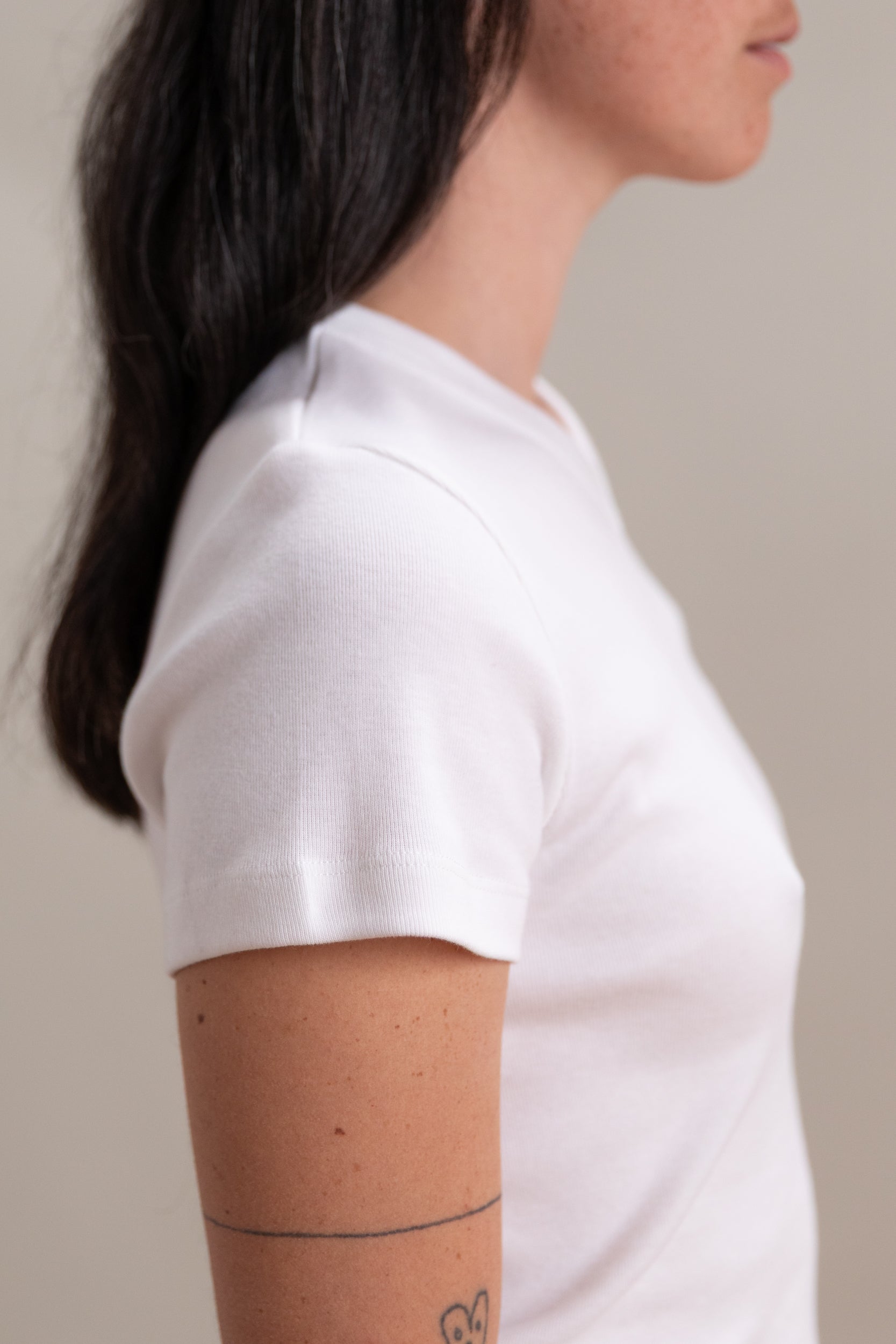 COSMOS MINI V-NECK T-SHIRT IN WHITE FINE RIB JERSEY