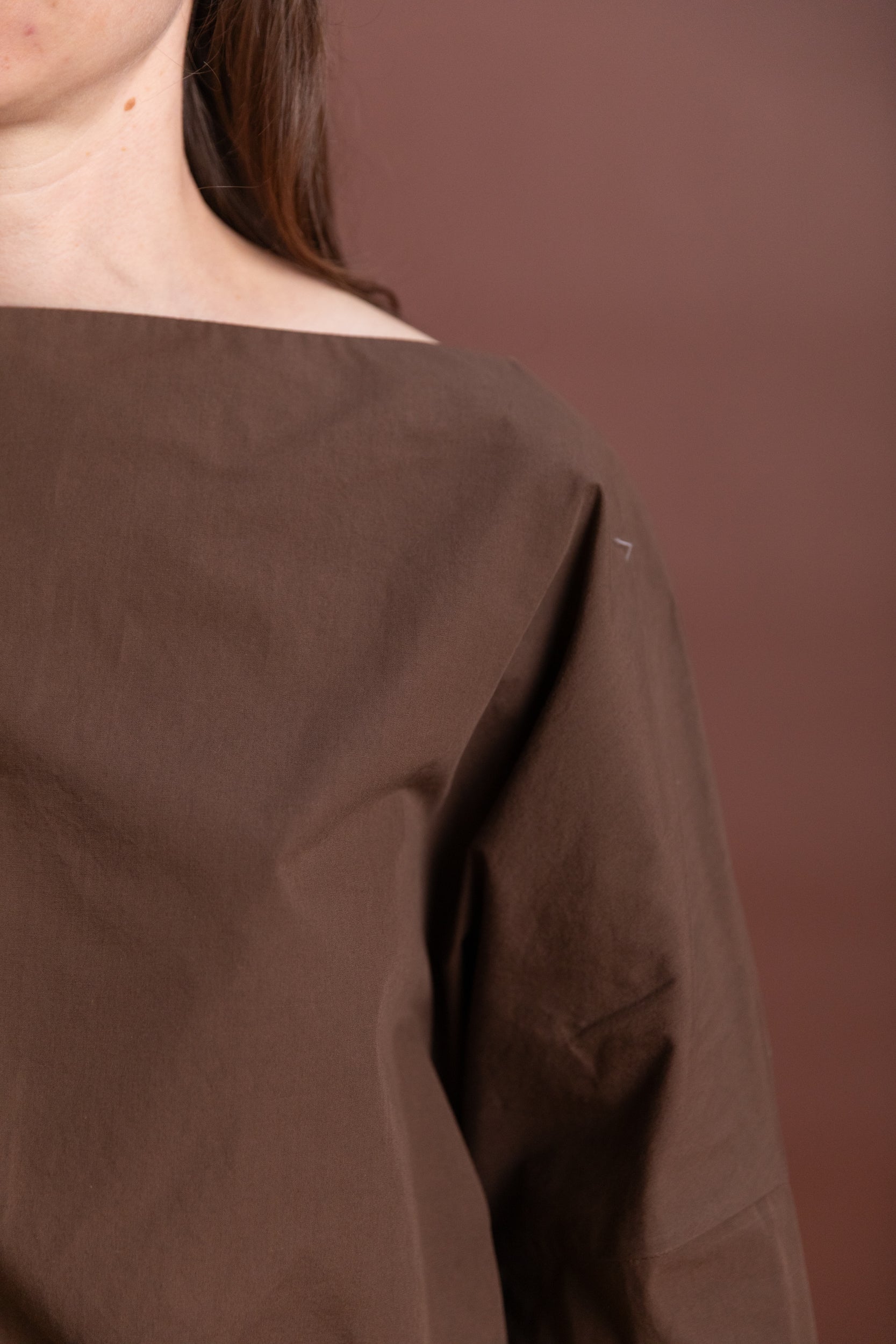 CUFF TOP IN CHOCOLATE COTTON POPLIN