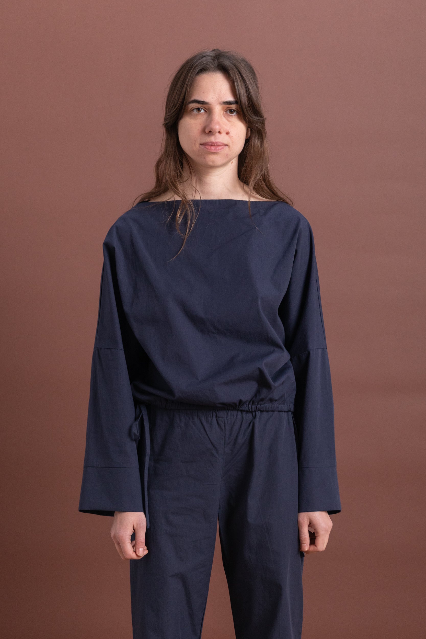 CUFF TOP IN NAVY COTTON POPLIN