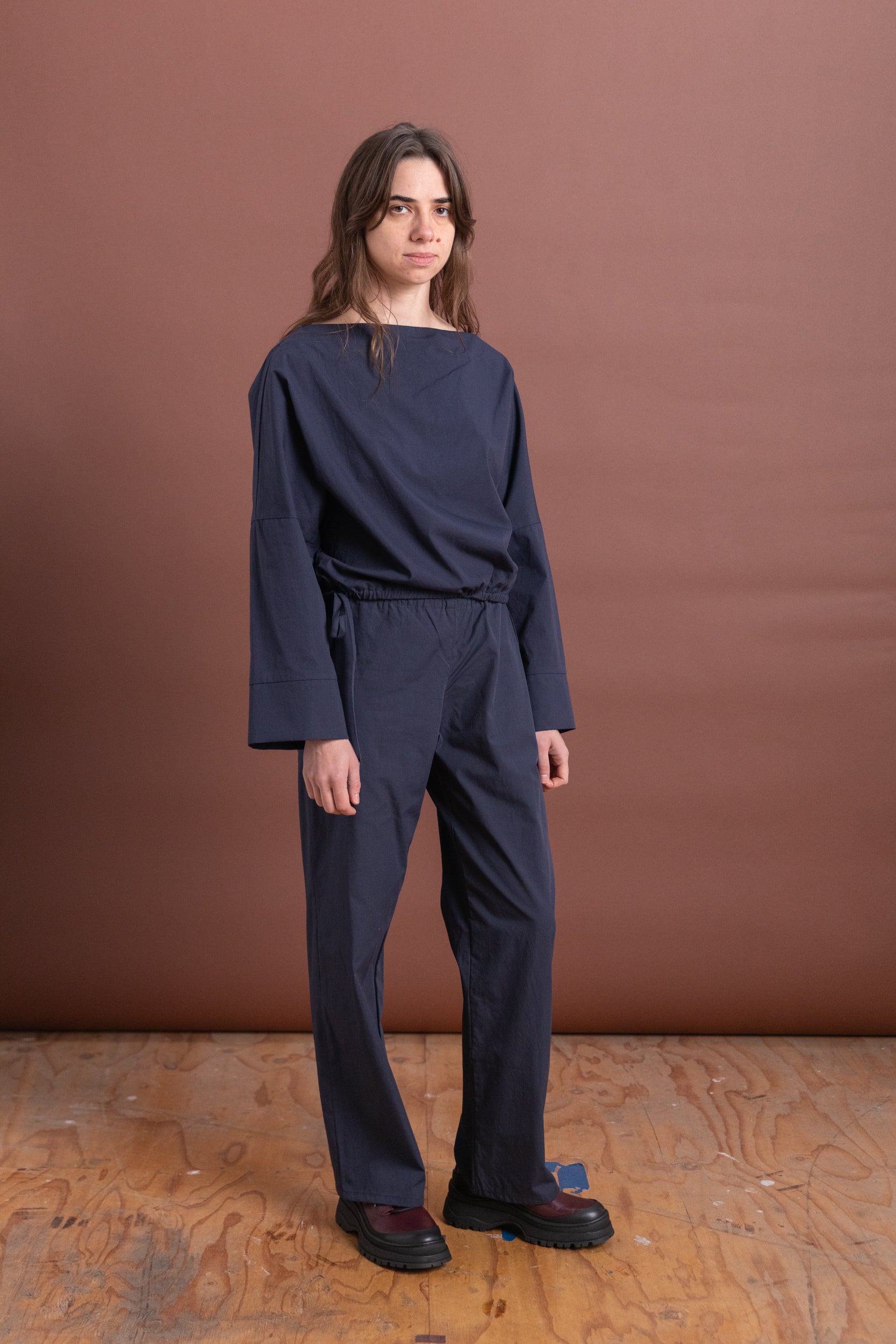 CUFF TOP IN NAVY COTTON POPLIN