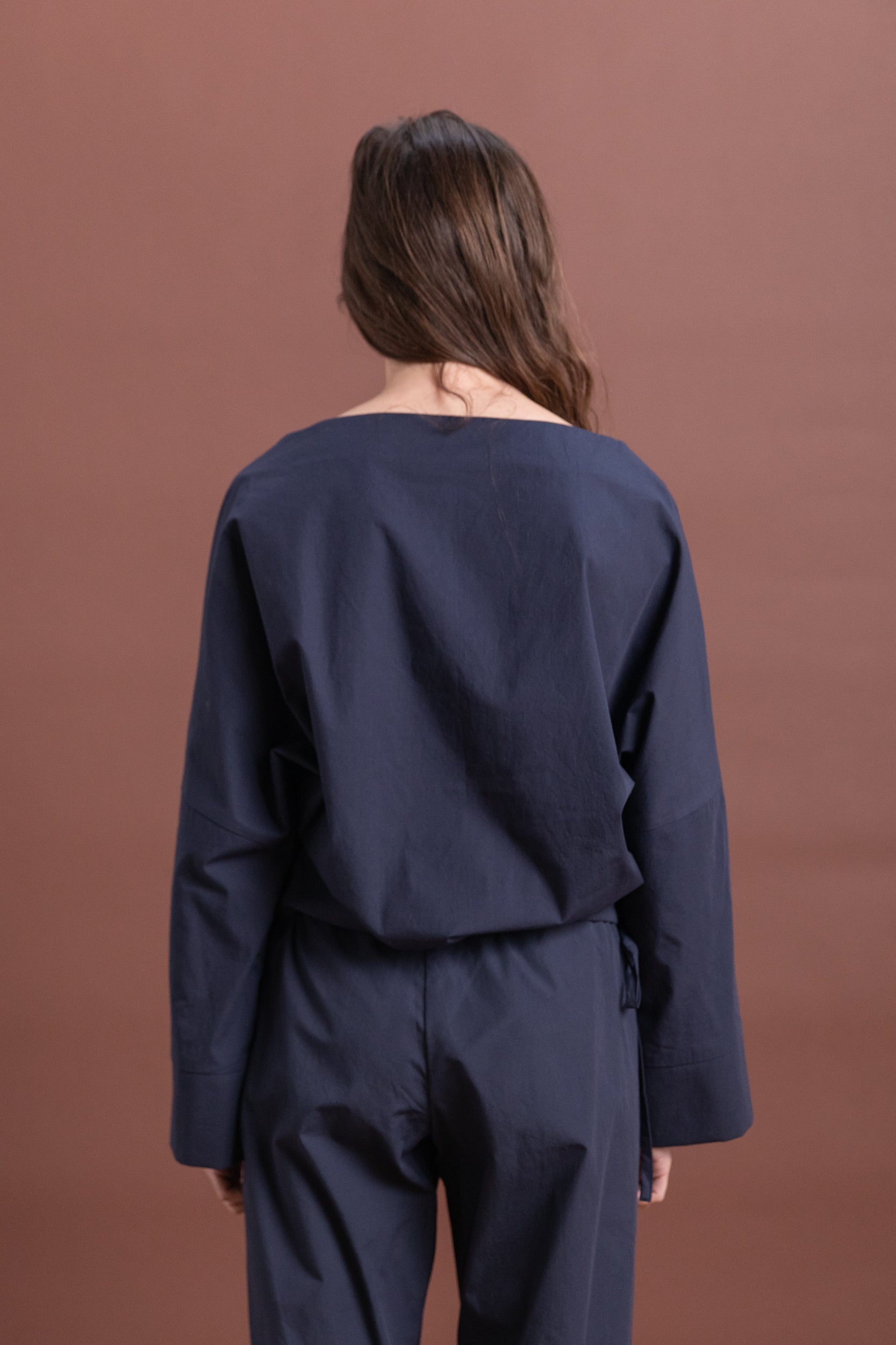 CUFF TOP IN NAVY COTTON POPLIN