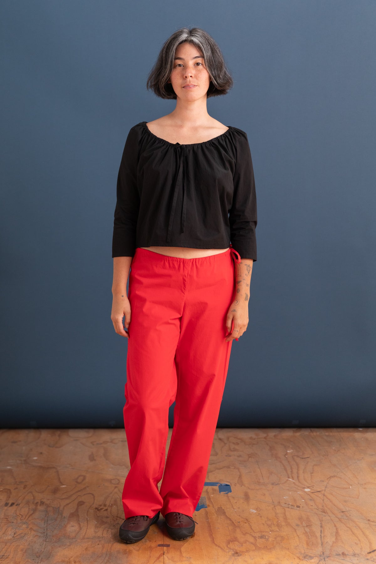 SCOOP TOP IN BLACK COTTON POPLIN
