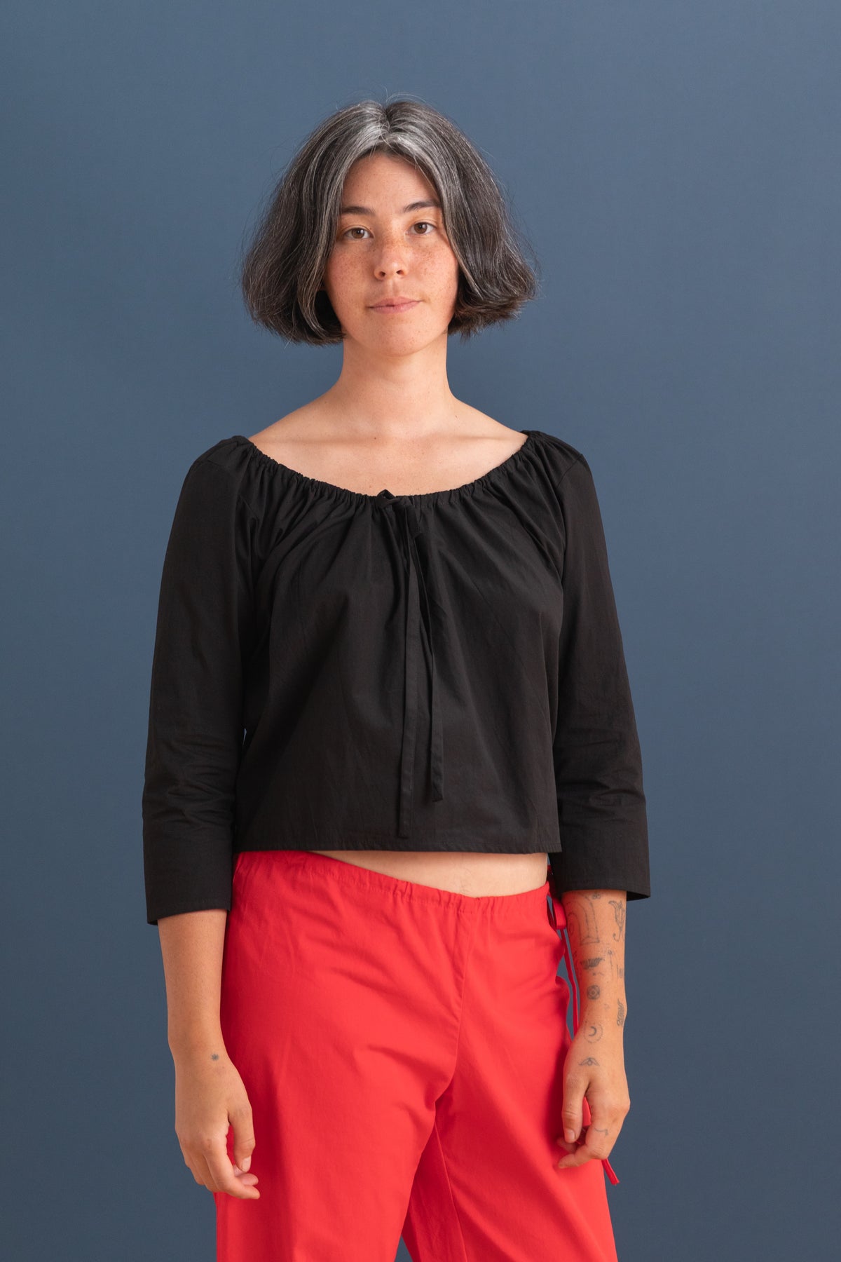 SCOOP TOP IN BLACK COTTON POPLIN