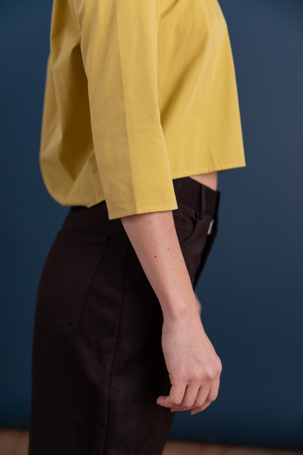 SCOOP TOP IN YELLOW COTTON POPLIN