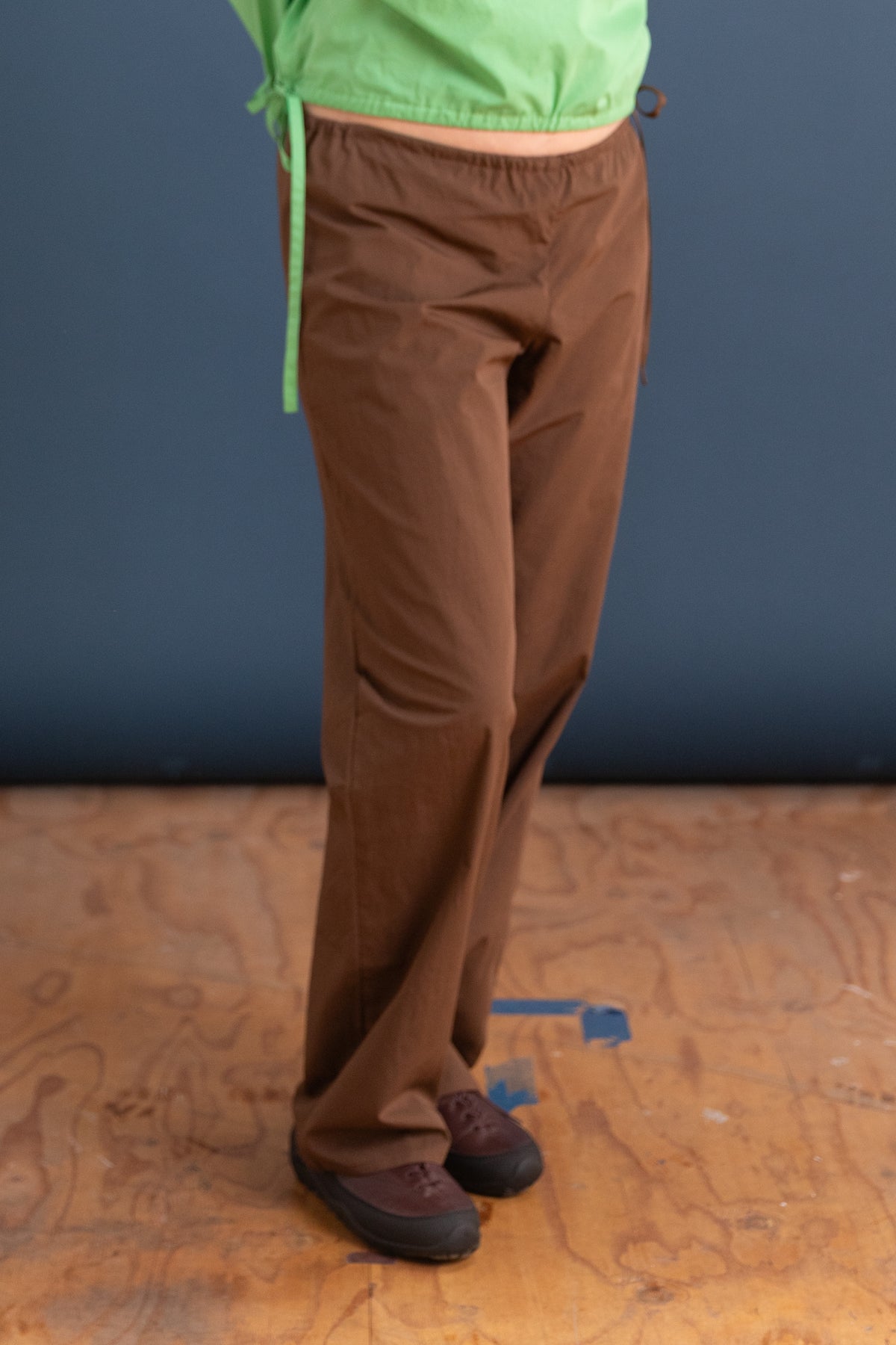 TIE PANTS IN CHOCOLATE COTTON POPLIN