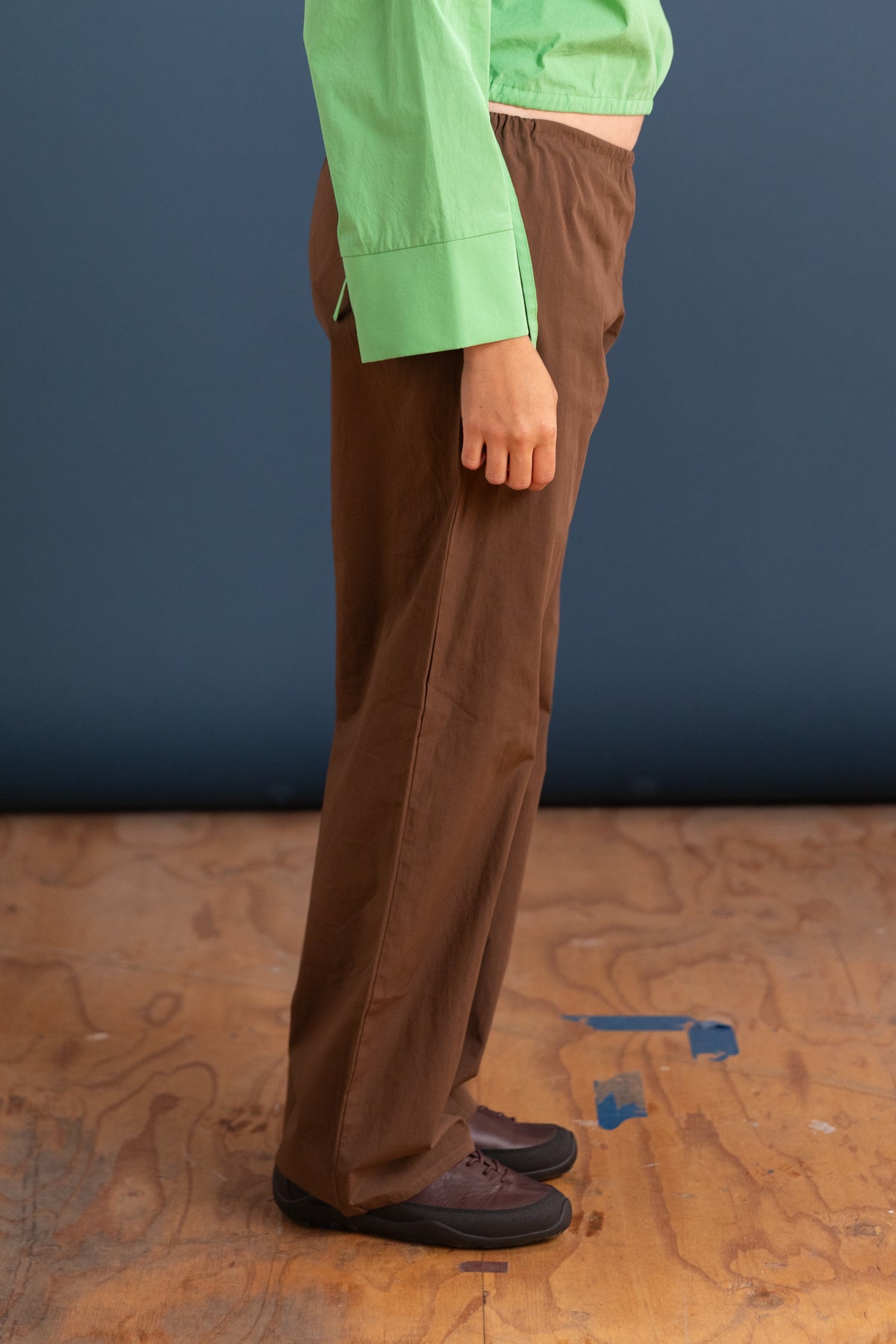 TIE PANTS IN CHOCOLATE COTTON POPLIN