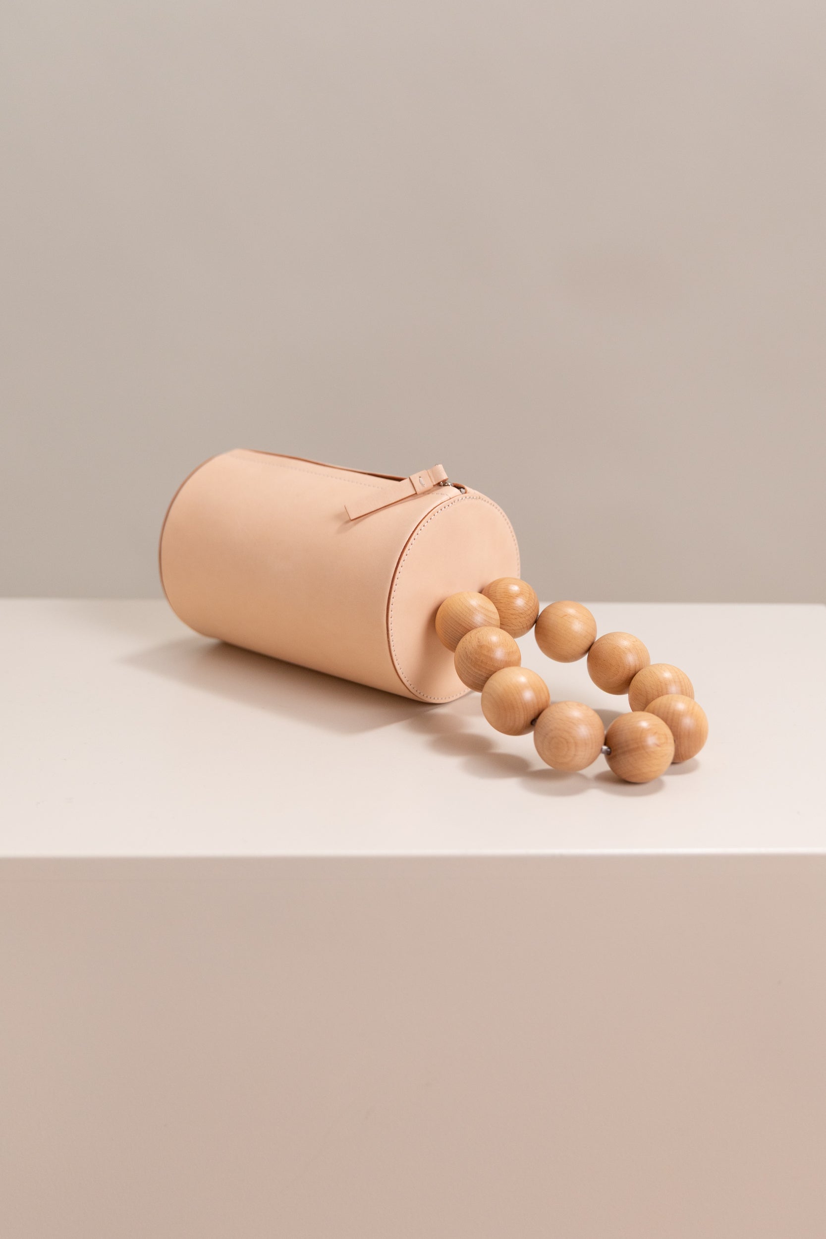 WOOD BALL WRISTLET BAG IN VEG TAN LEATHER