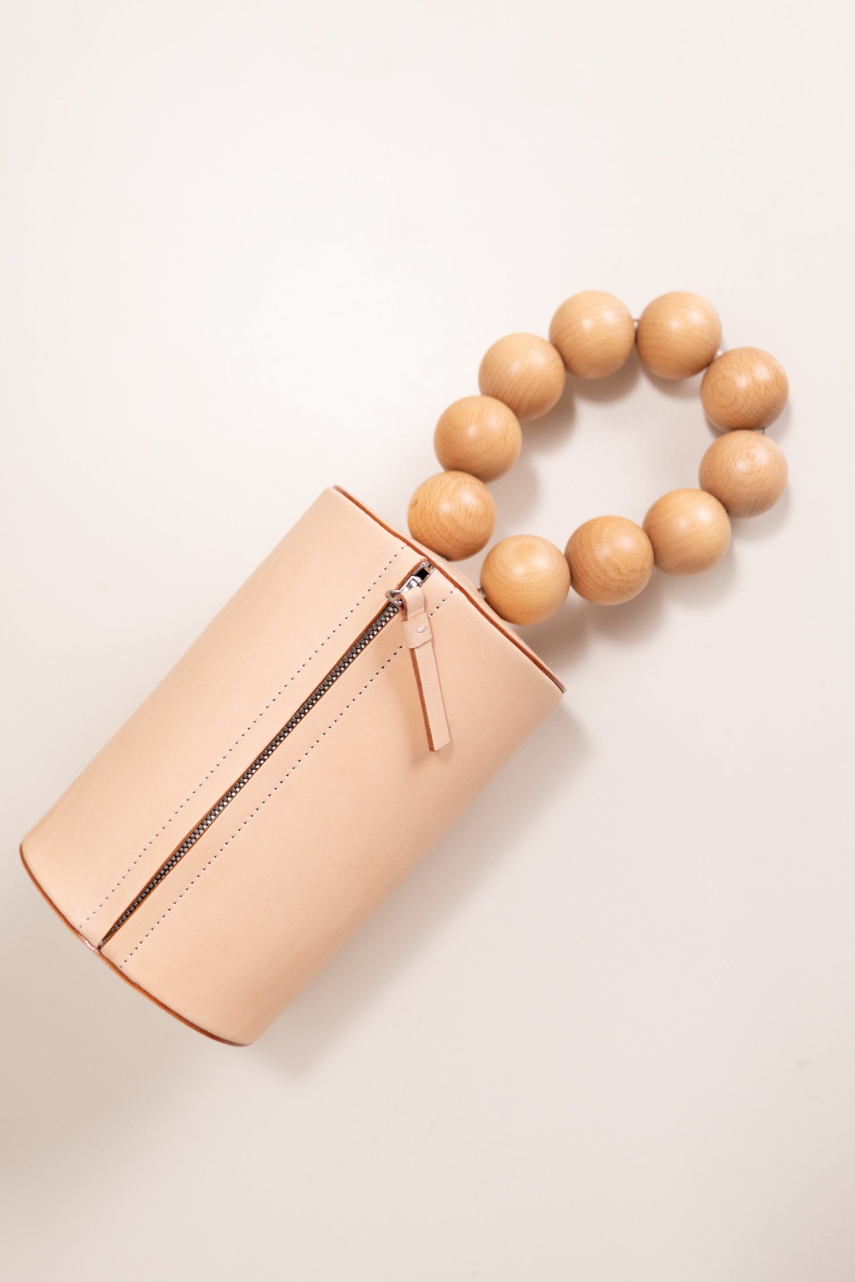 WOOD BALL WRISTLET BAG IN VEG TAN LEATHER