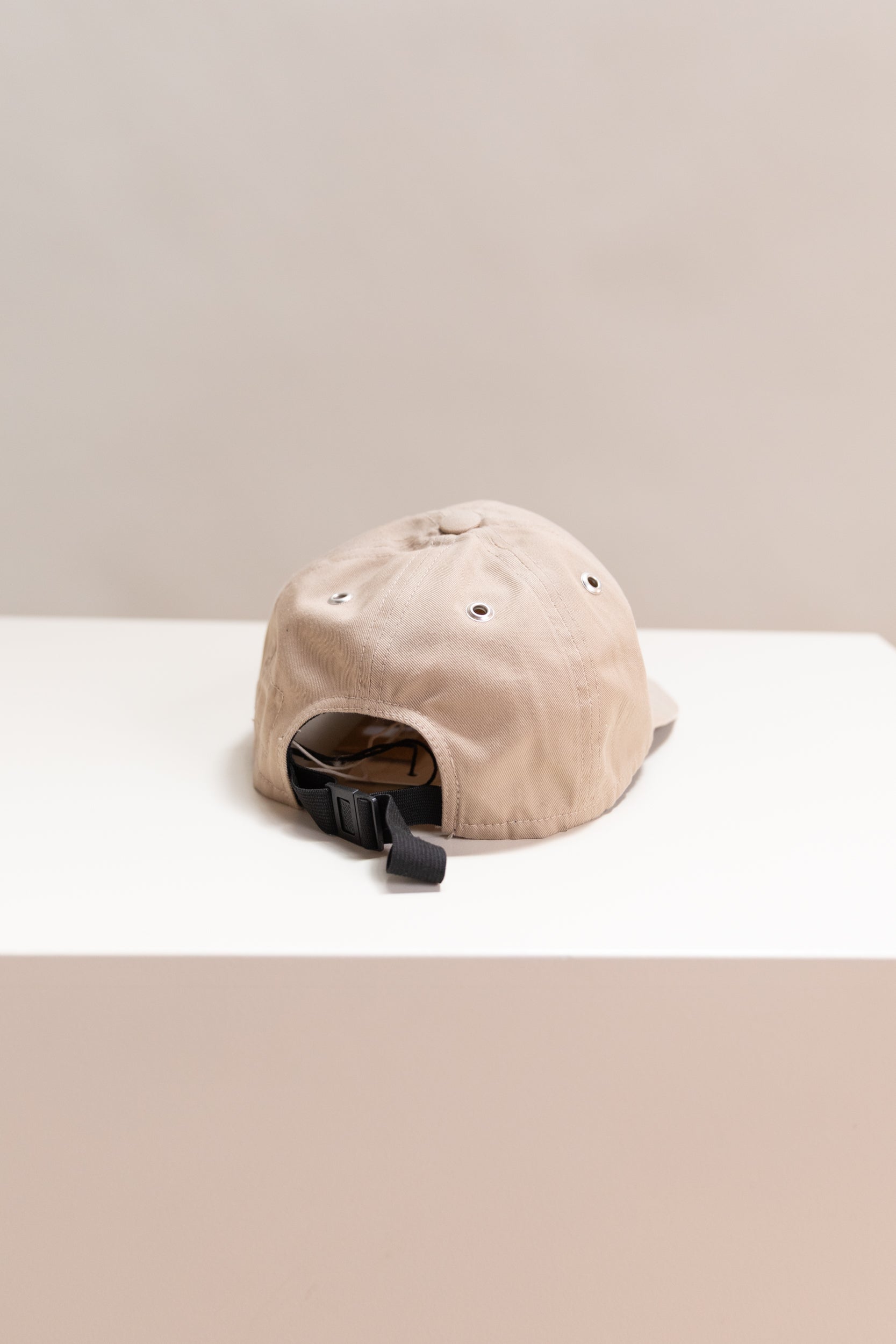 CAP IN SAND COTTON TWILL