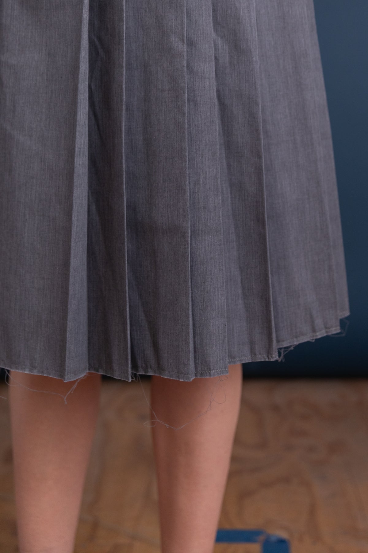 PLEAT SKIRT IN GREY