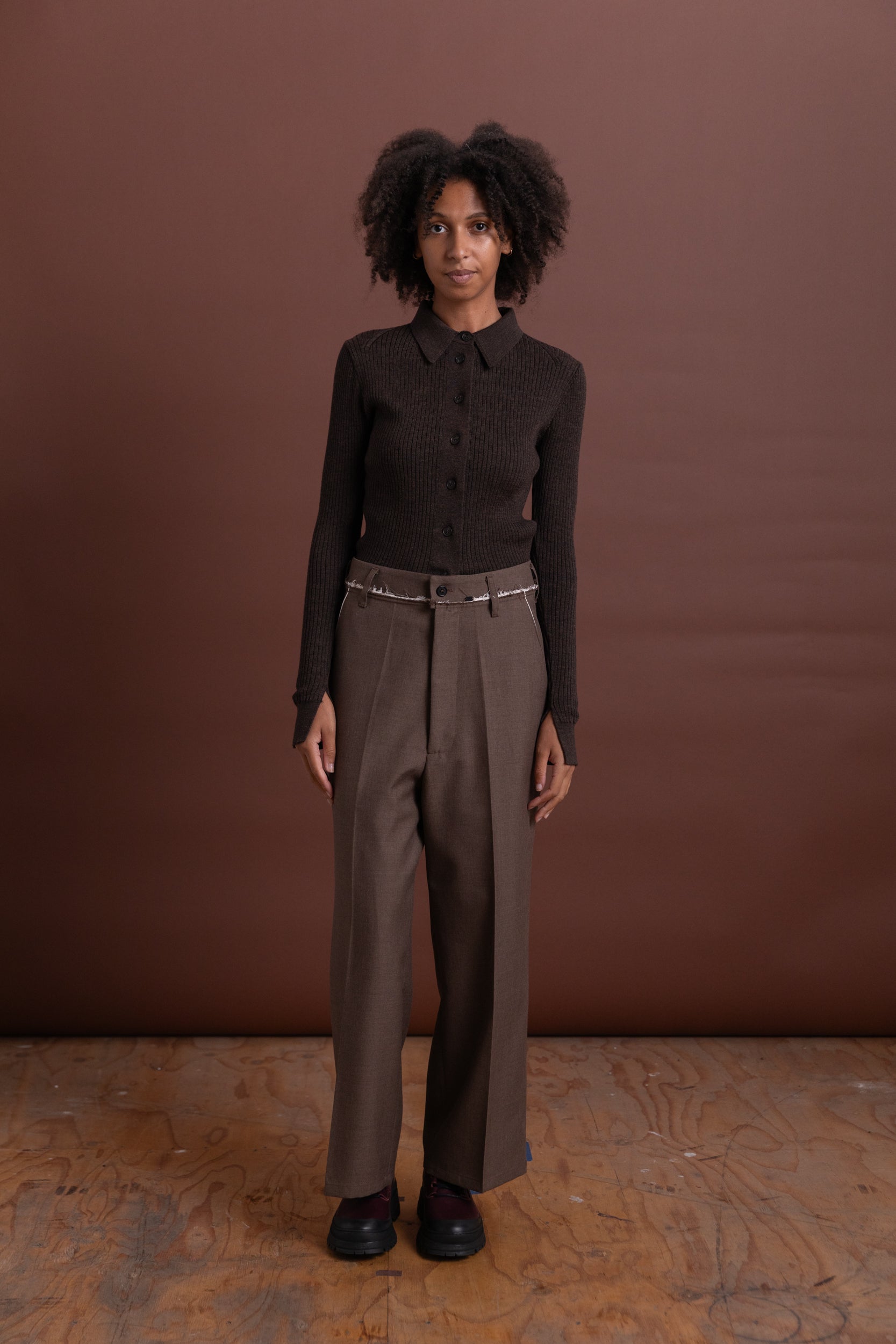 STRAIGHT SLACKS IN BROWN TWILL