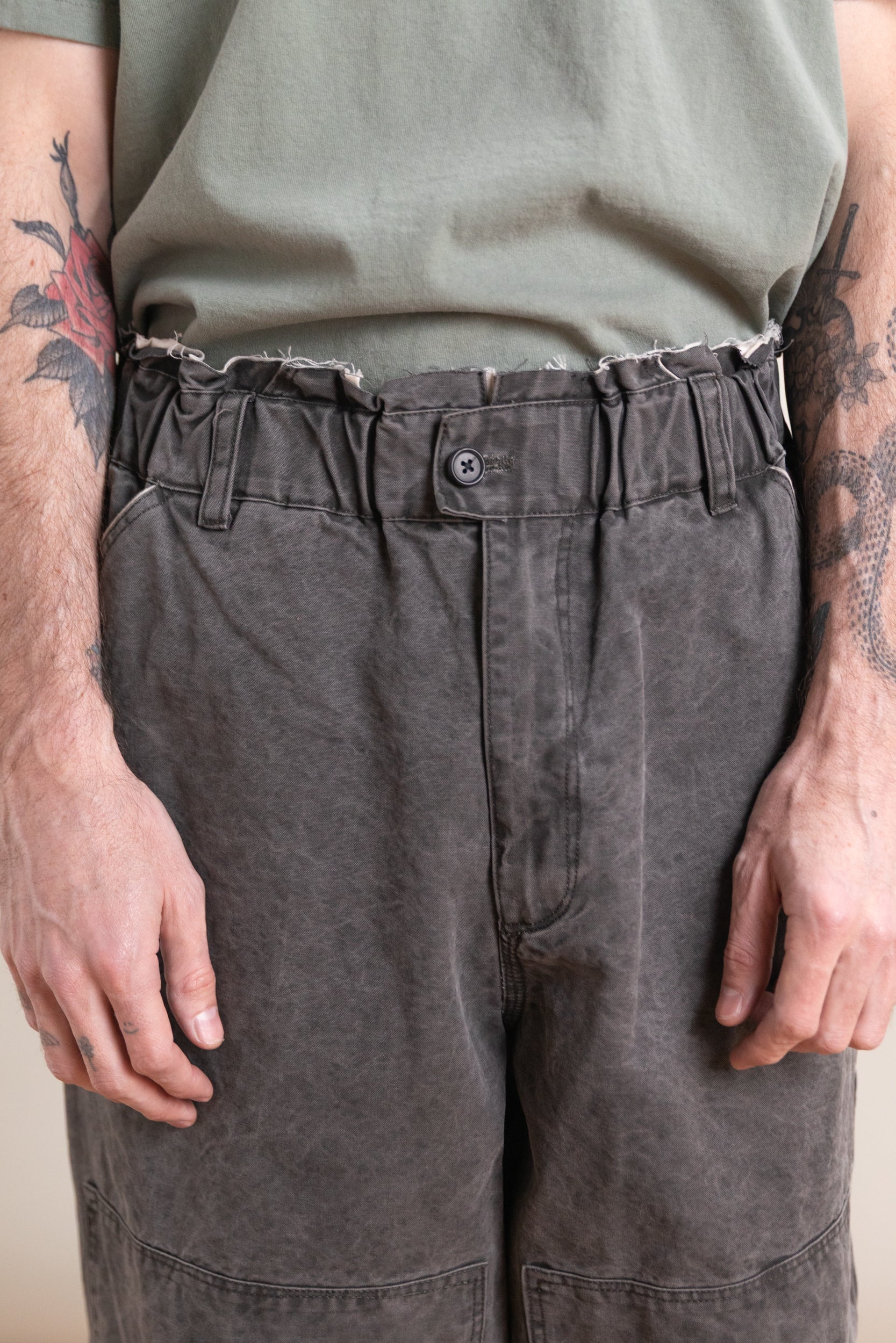 TOPLESS OVERALLS IN BLACK VINTAGE WASH