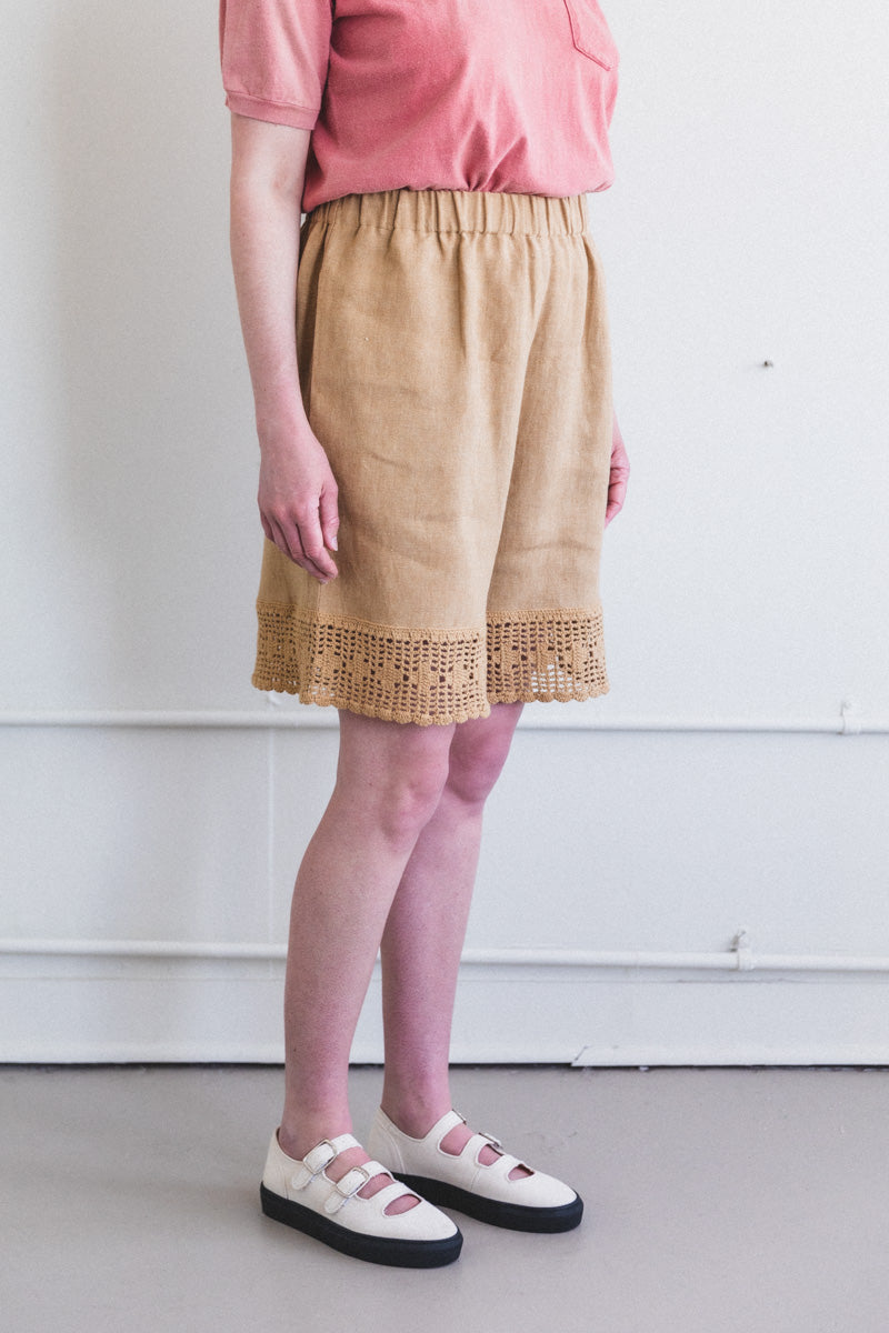 OLIVIA SHORTS WITH CROCHET IN OCHRE LINEN